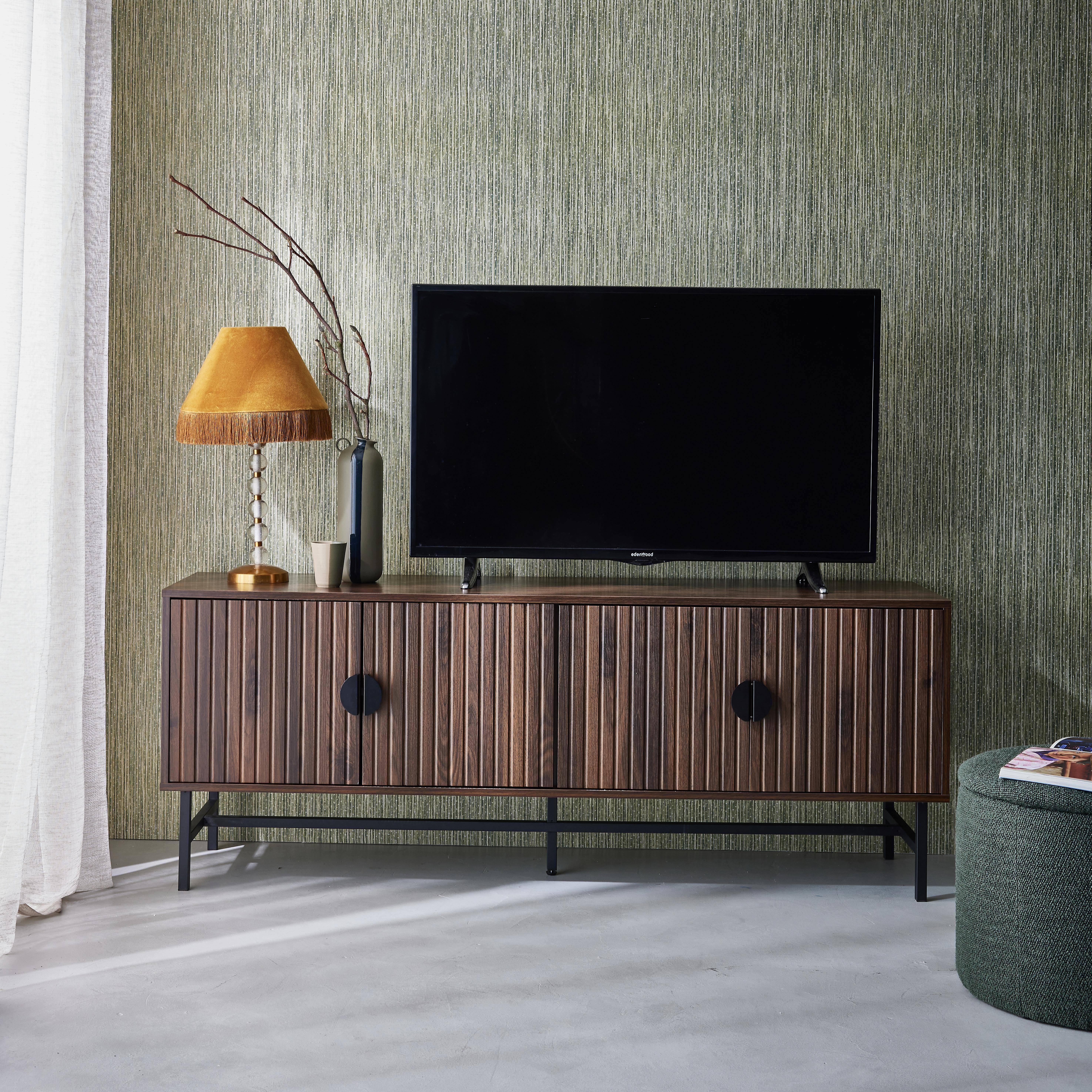 TV-Möbel, nussbaumfarbenes, geriffeltes Holzdekor, vier Türen, zwei Regale, L 160 x B 39 x H 60cm - Bazalt,sweeek,Photo1