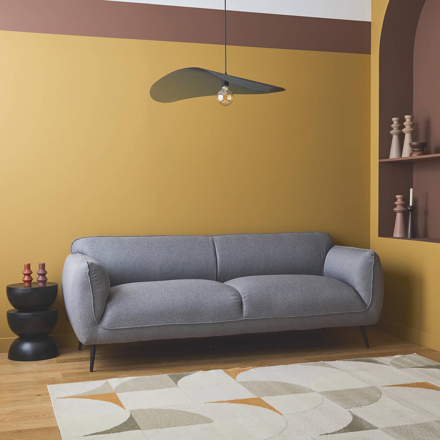 3-Sitzer-Sofa mit hellgrauem Stoffbezug und schwarzen Metallfüßen - Soft Photo2
