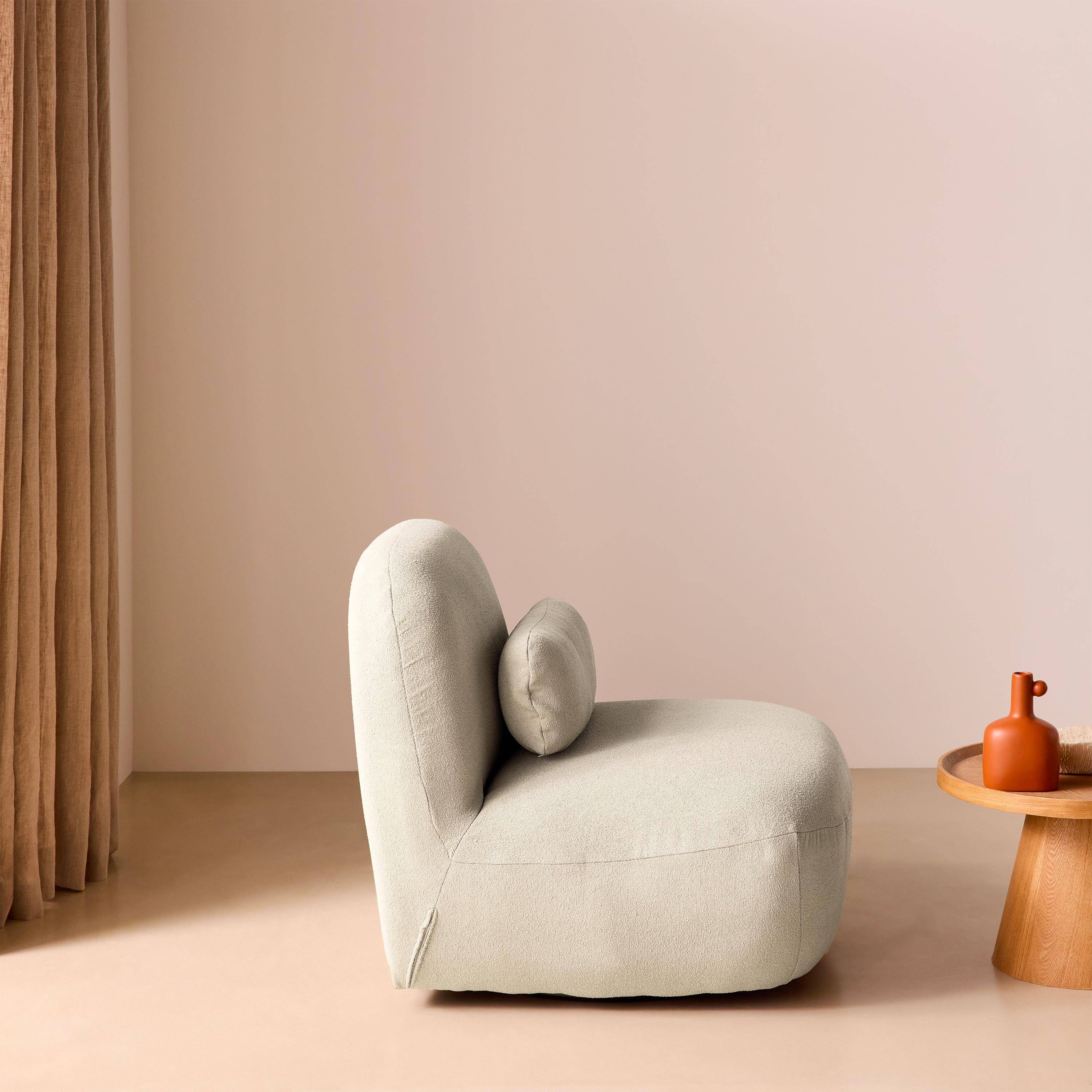 Fauteuil pivotant 360° en bouclette texturée blanc crème, piètement en métal noir mat - SPINO Photo4