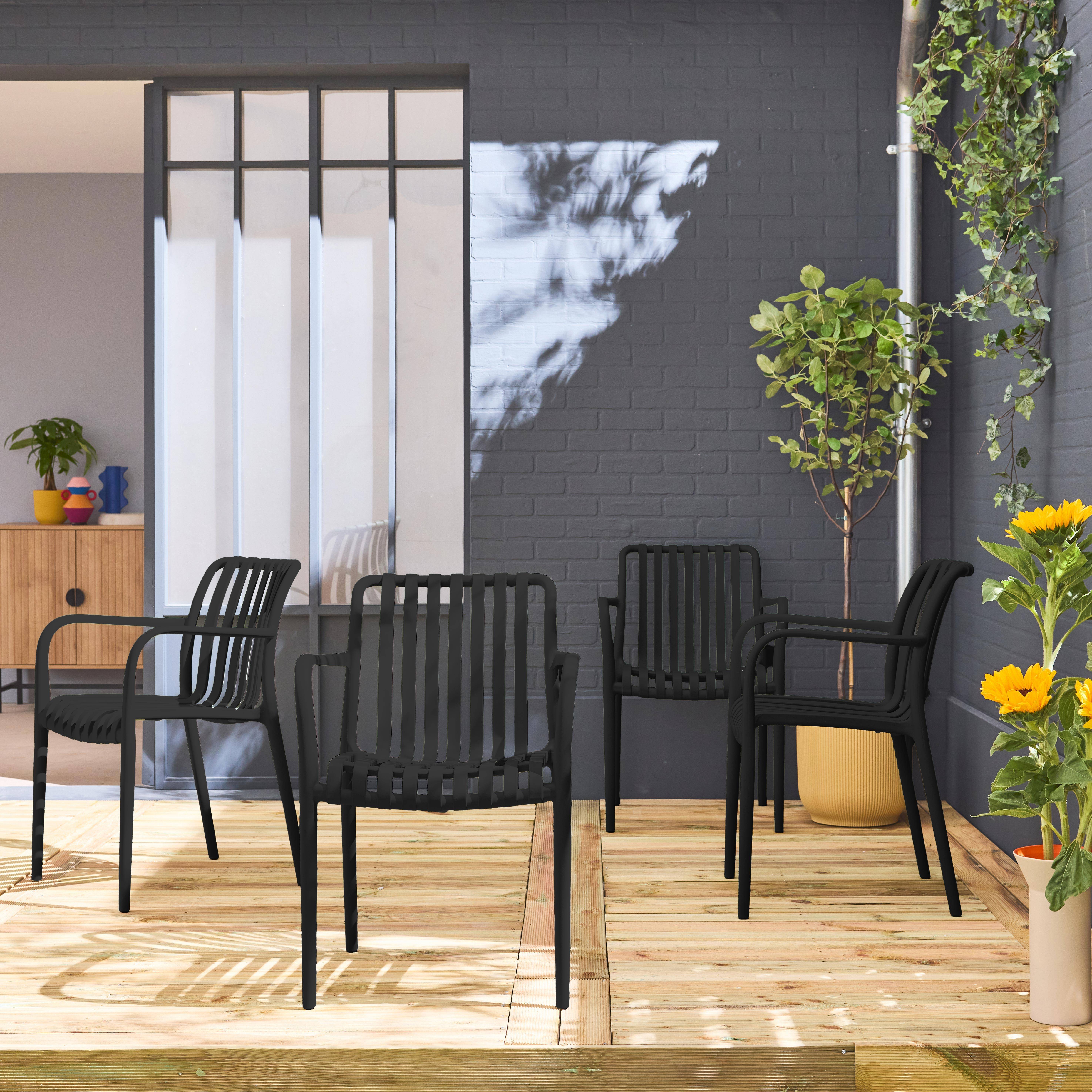 Lot de 4 fauteuils de jardin en plastique noir, empilables, design linéaire ,sweeek,Photo1