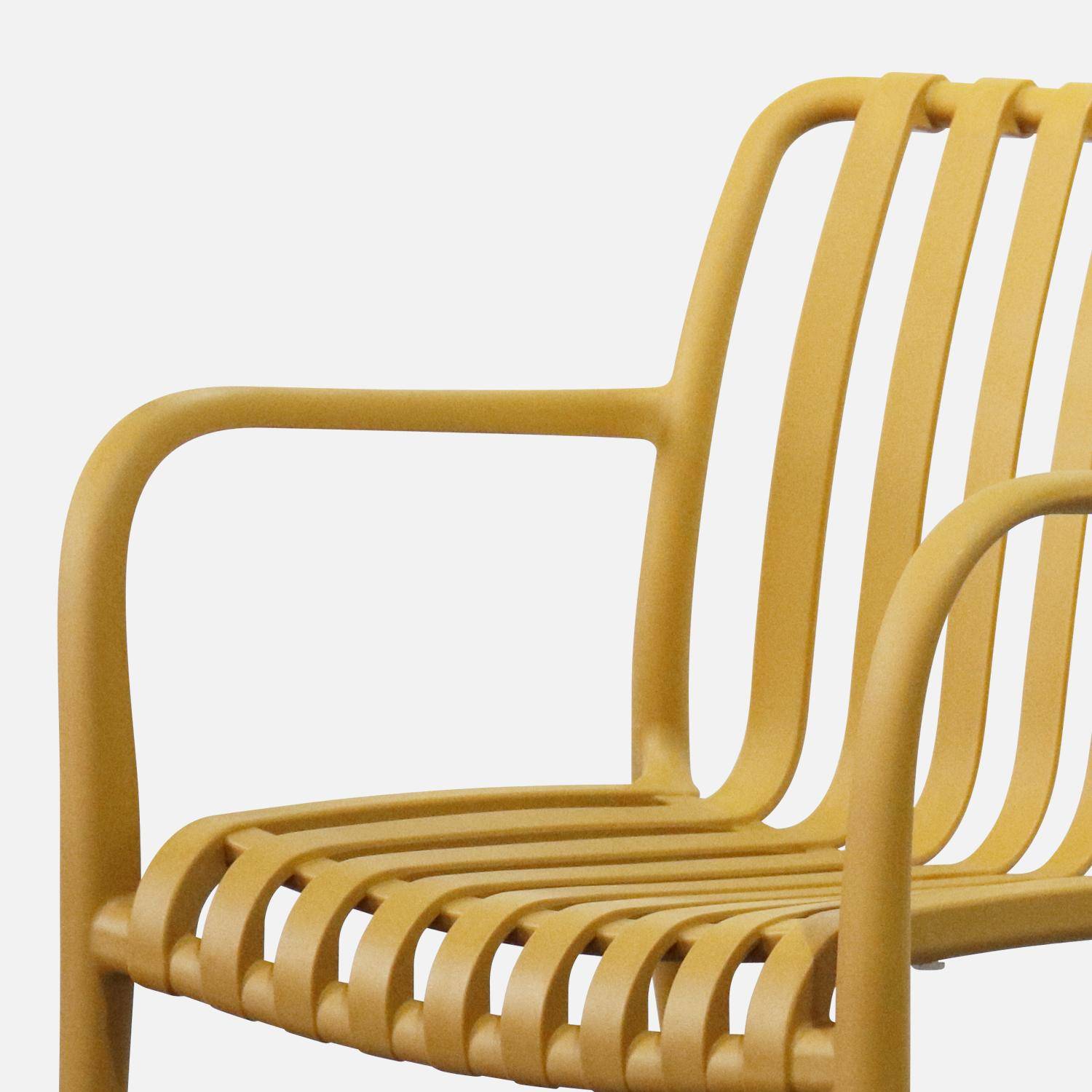 Lot de 4 fauteuils de jardin en plastique moutarde, empilables, design linéaire ,sweeek,Photo4