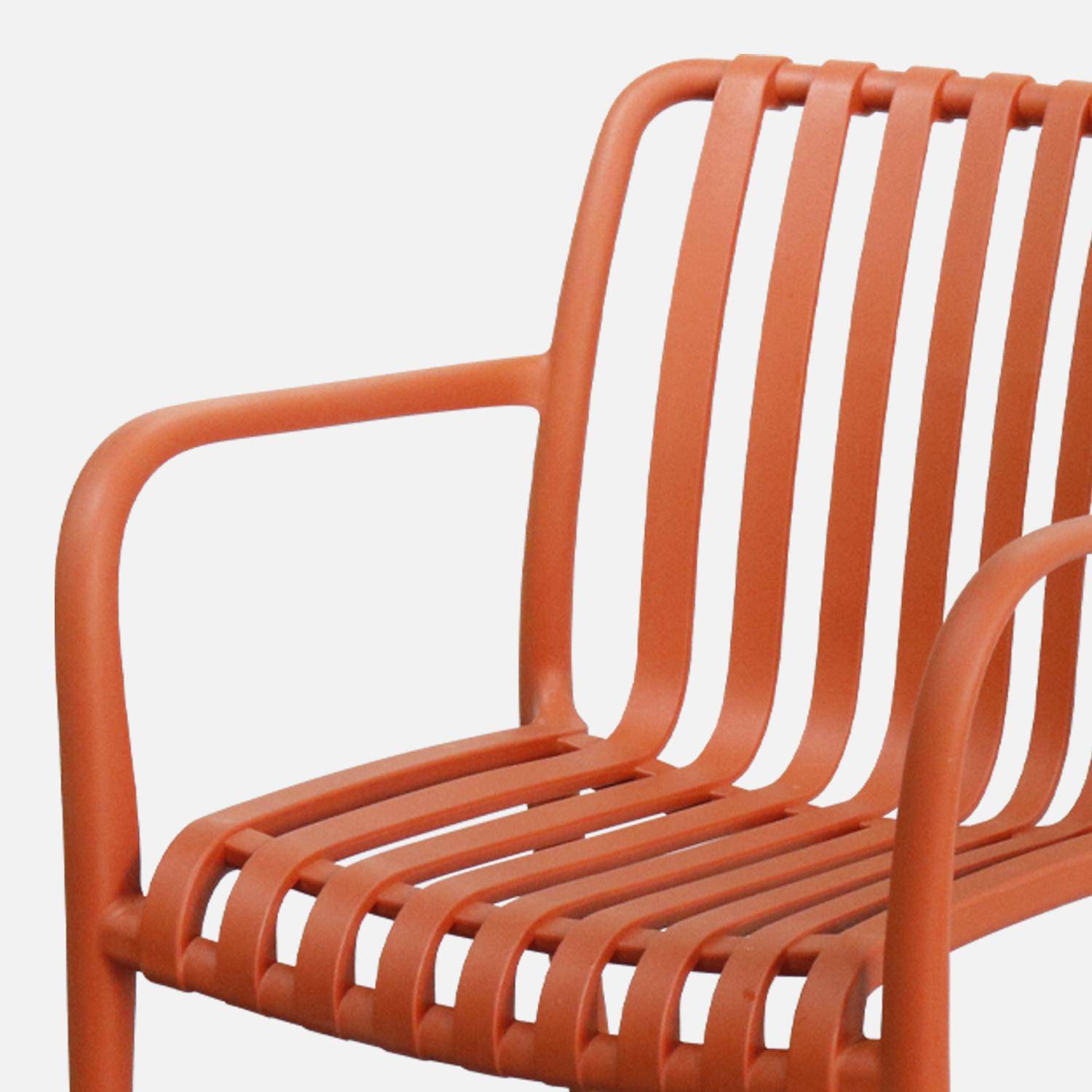 Lot de 4 fauteuils de jardin en plastique terracotta, empilables, design linéaire  Photo4