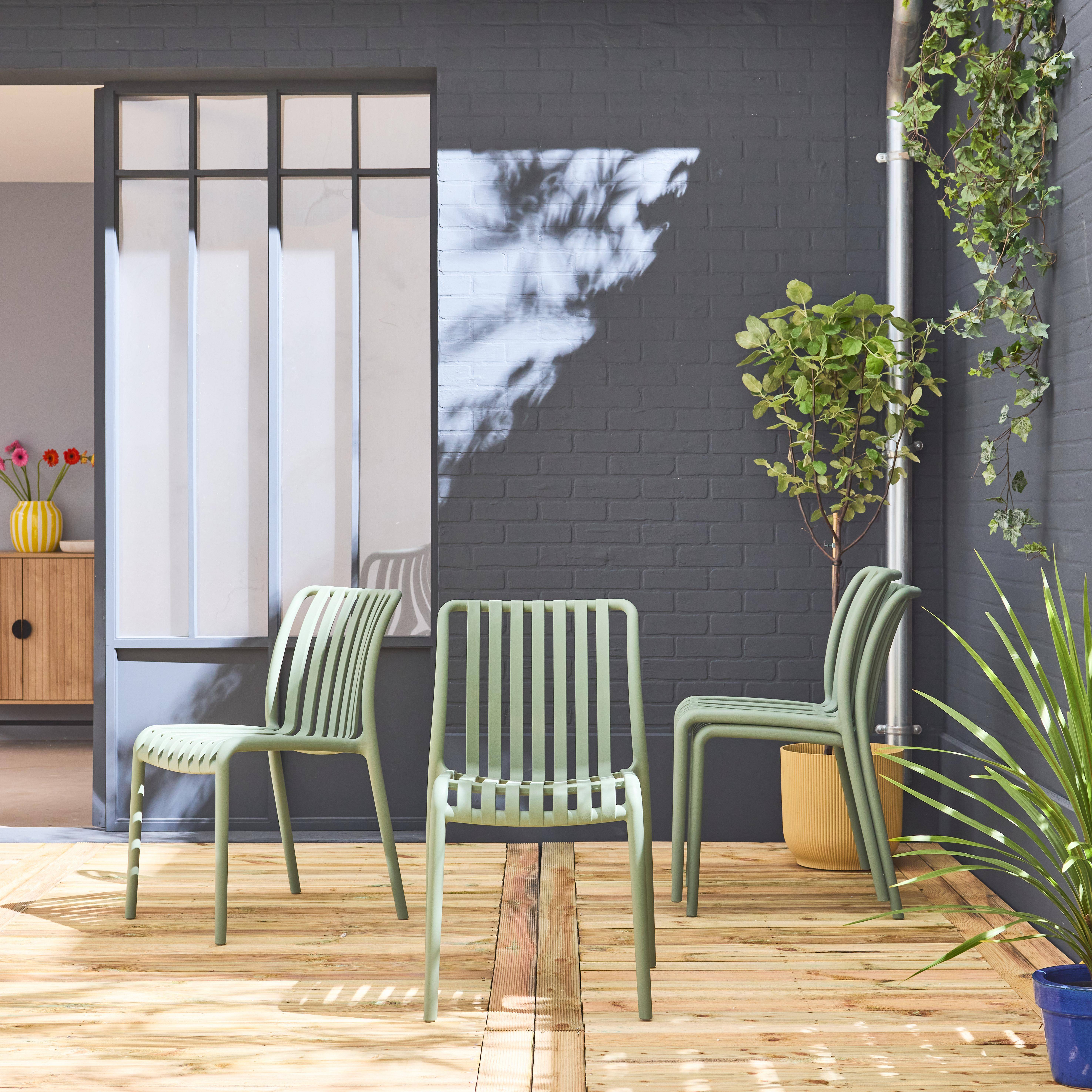 Lot de 4 chaises de jardin en plastique vert de gris, empilables, déjà montées Photo2