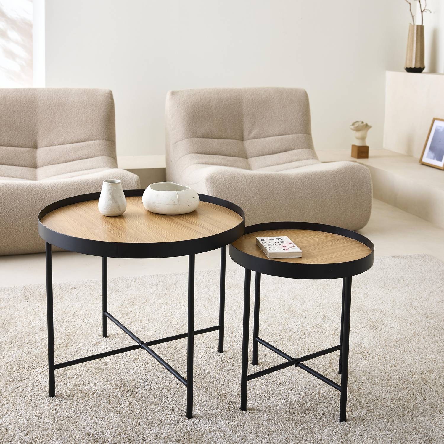 Set of 2 practical round nesting tables in oak-effect MDF with black legs Photo1