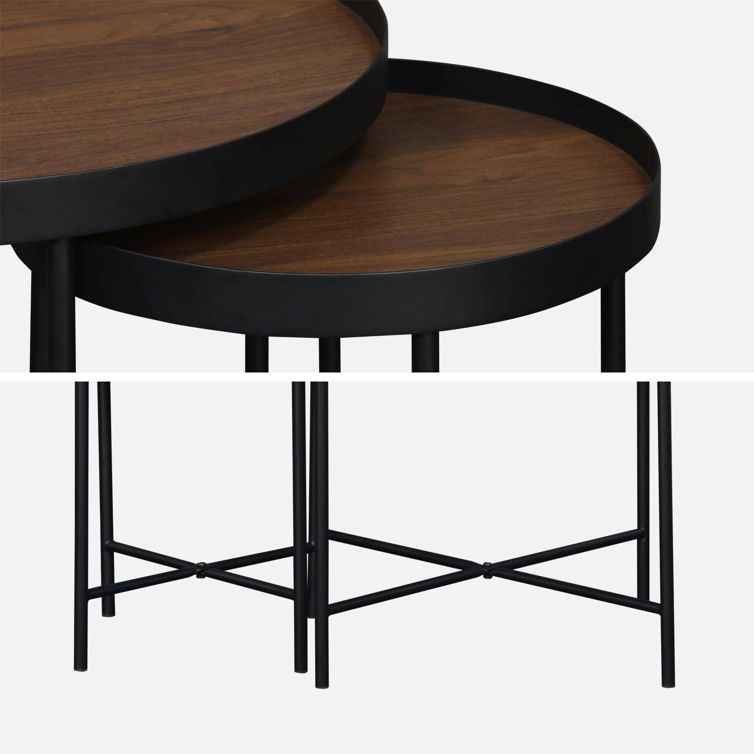 Conjunto de 2 práticas mesas redondas de encaixe em MDF com efeito de nogueira e pernas pretas Photo5