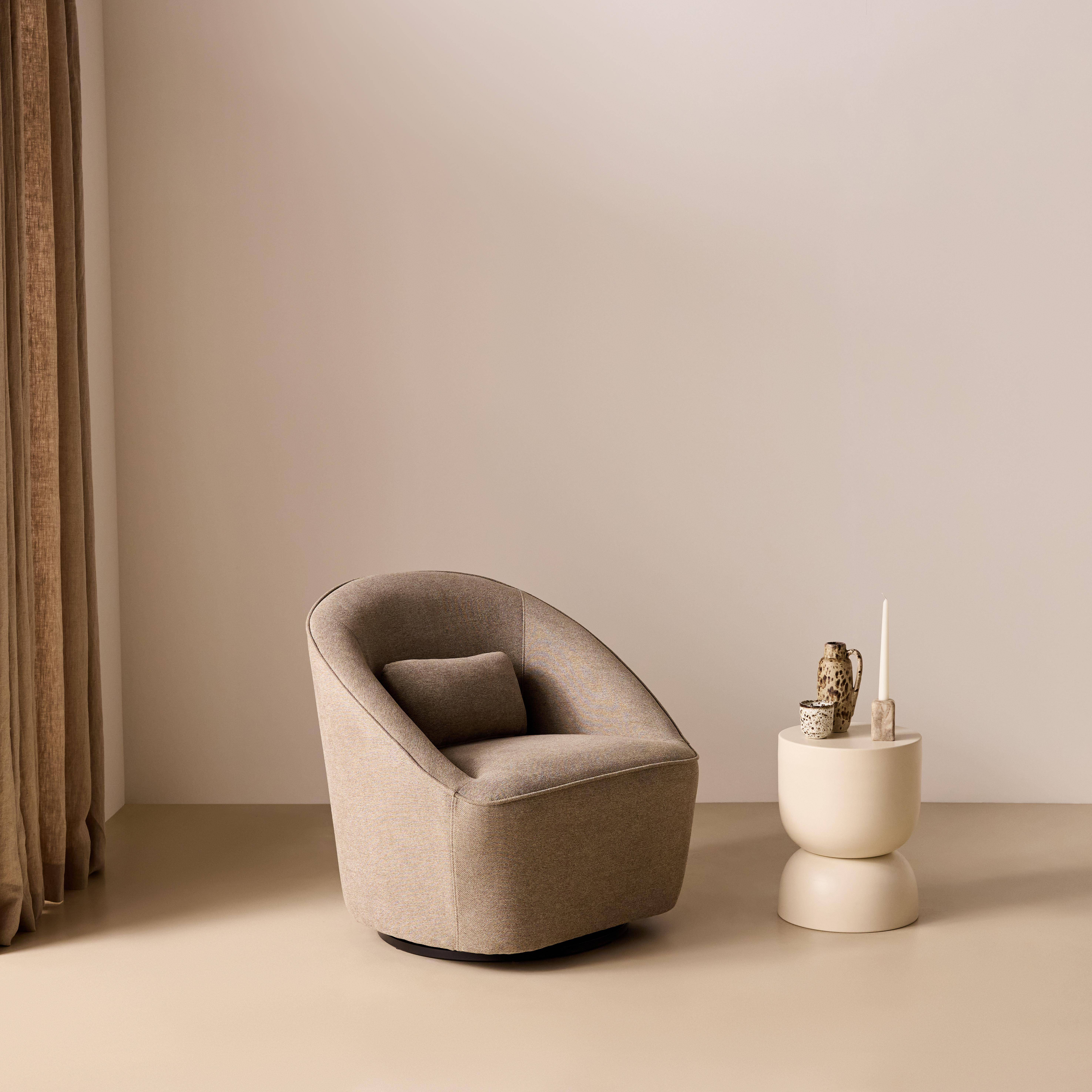 360° draaibare fauteuil, Lana, in taupe stof, met kussen B 80 x D 73 x H 77cm Photo1