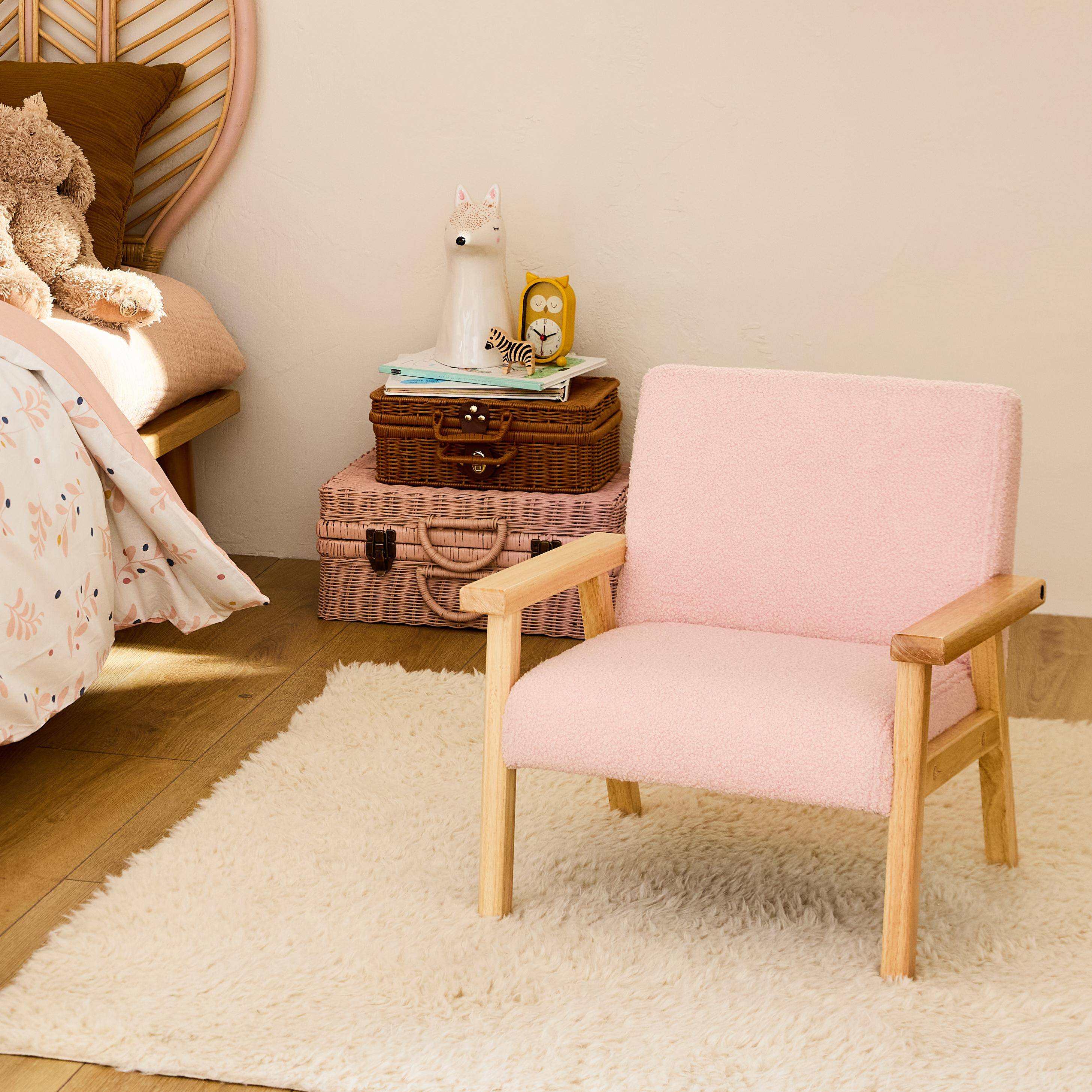 Kinderfauteuil in hout en roze boucléstof, Isak, B 47 x D 43,5 x H 50cm,sweeek,Photo1
