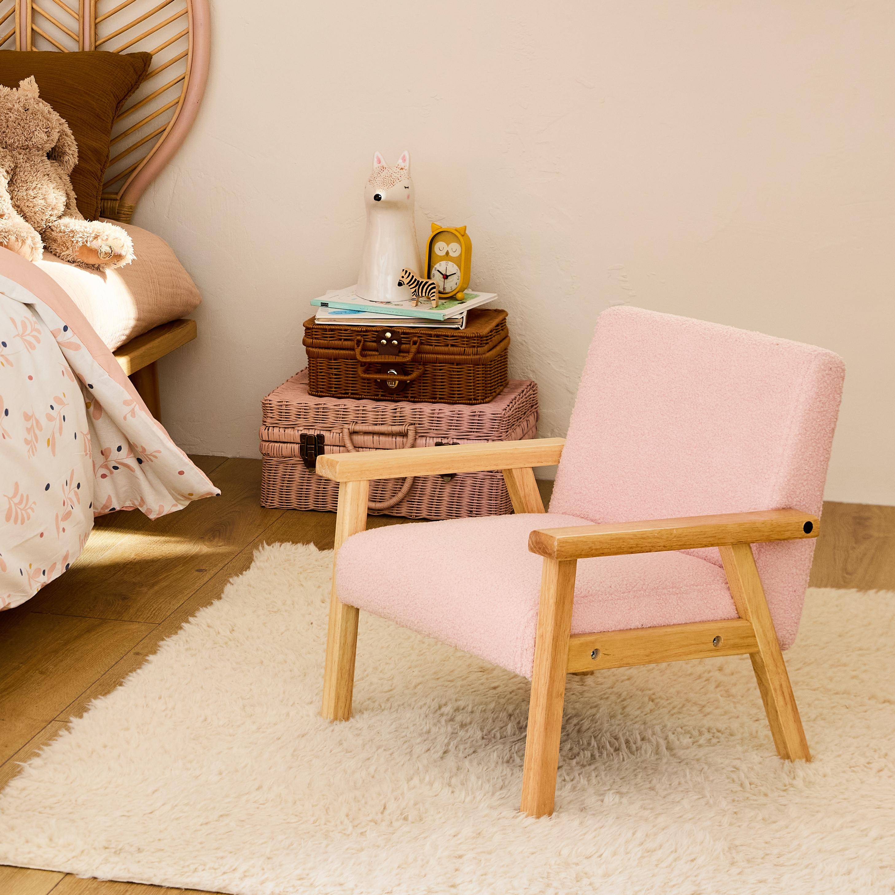 Kinderfauteuil in hout en roze boucléstof, Isak, B 47 x D 43,5 x H 50cm,sweeek,Photo2