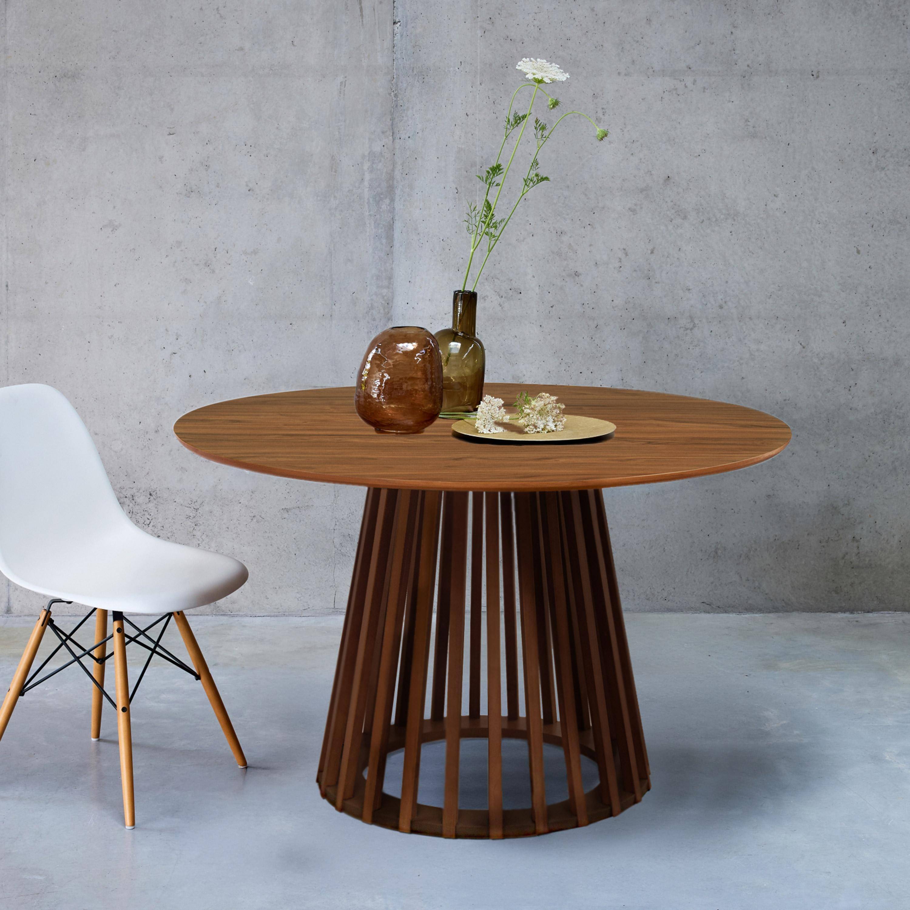 Table à manger effet bois noyer, pieds bois de sapin 4 places Ø120cm Photo1