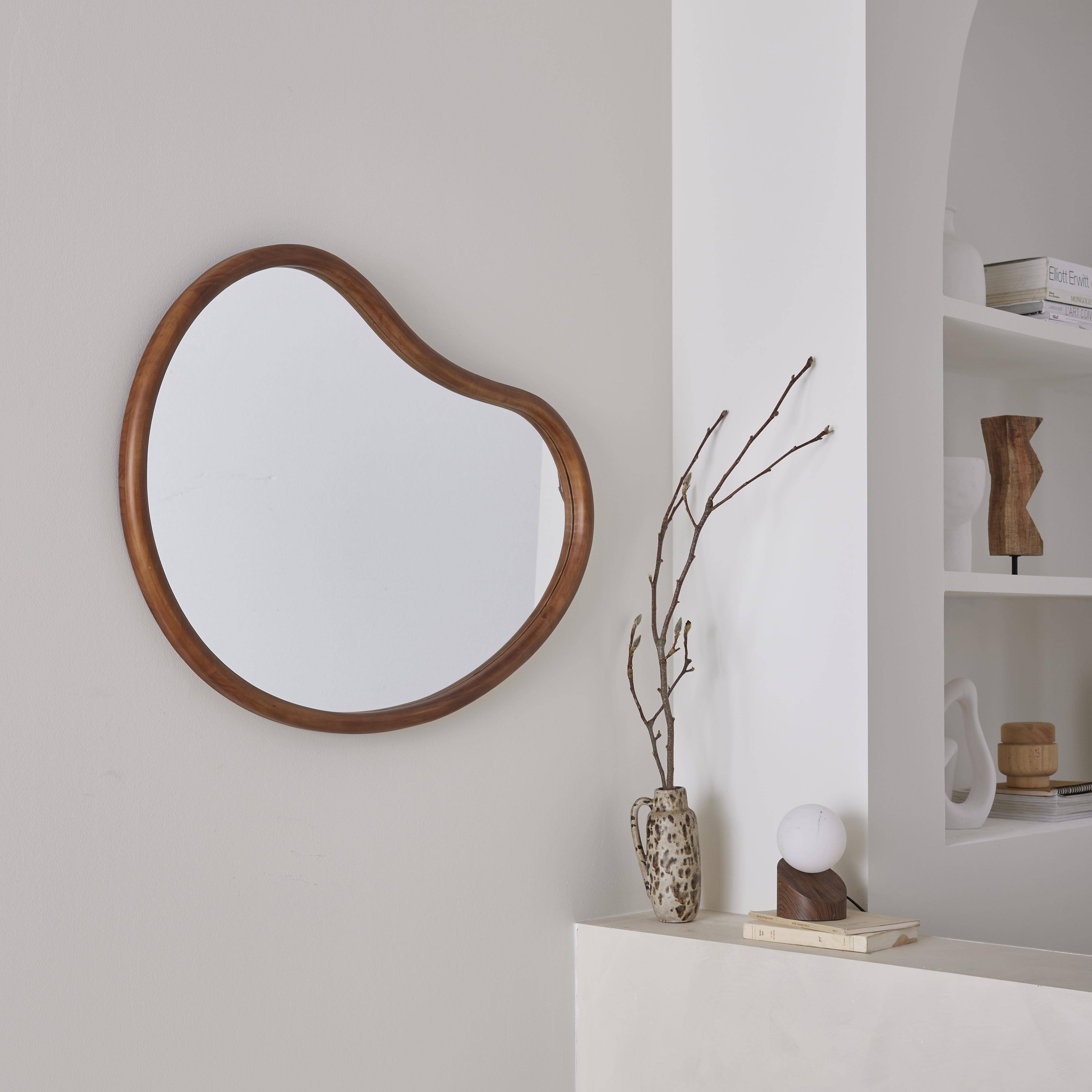 Miroir organique en bois de sapin 85cm épaisseur 3cm coloris noyer idéal entrée, chambre ou salle de bain Photo2