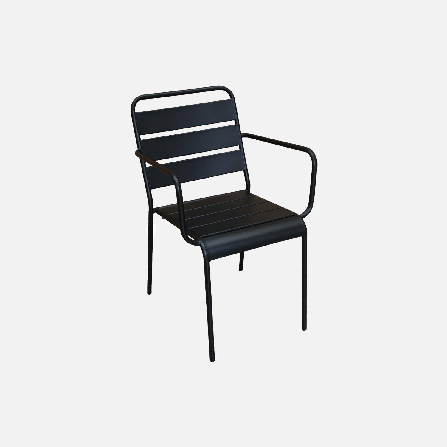 2er Set stapelbare Sessel aus Metall mit Rostschutzanstrich für den Innen- und Außenbereich, in schwarz - Riviera Photo2