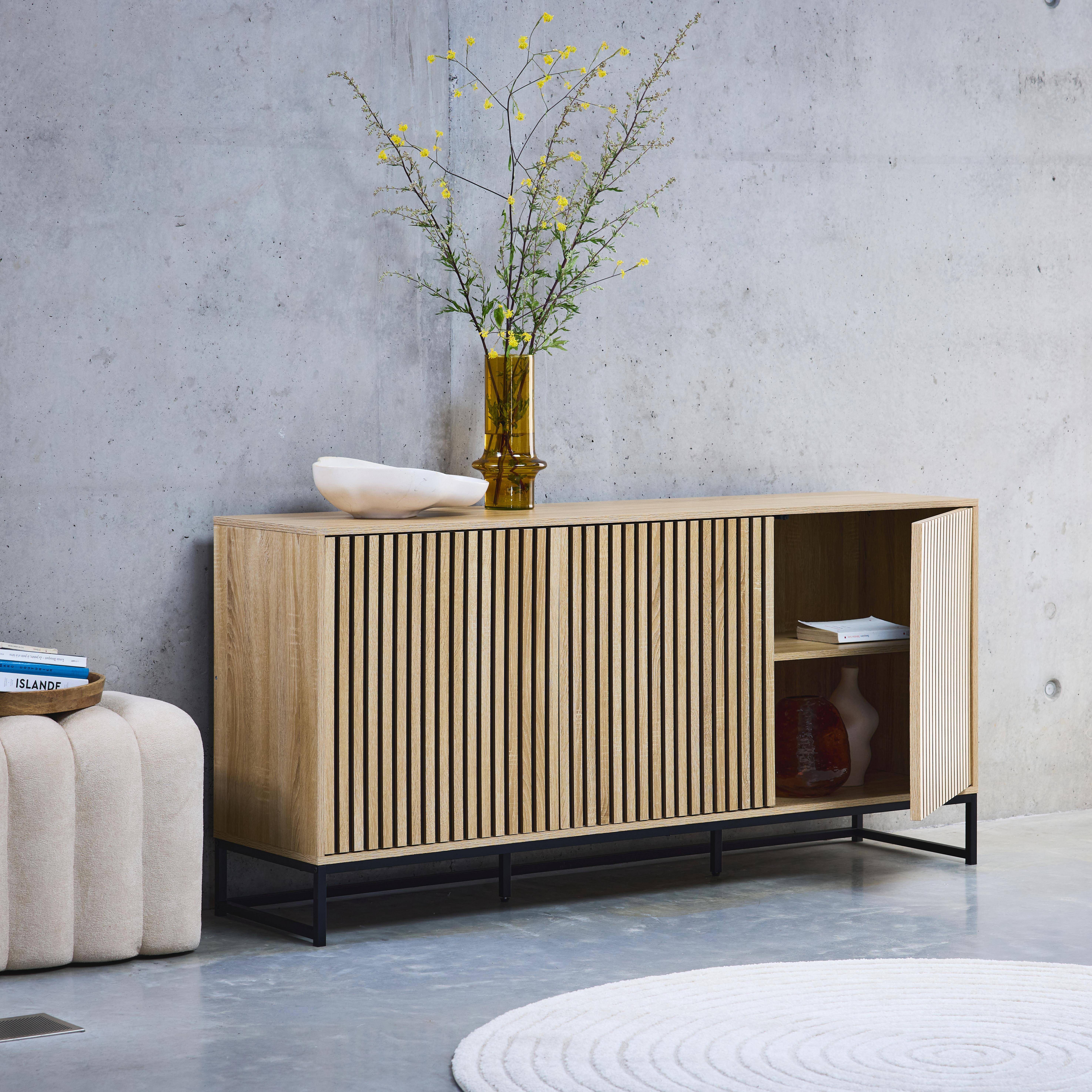 Modernes Sideboard mit Holzoptik und Rillenmuster, 3 Türen l sweeek