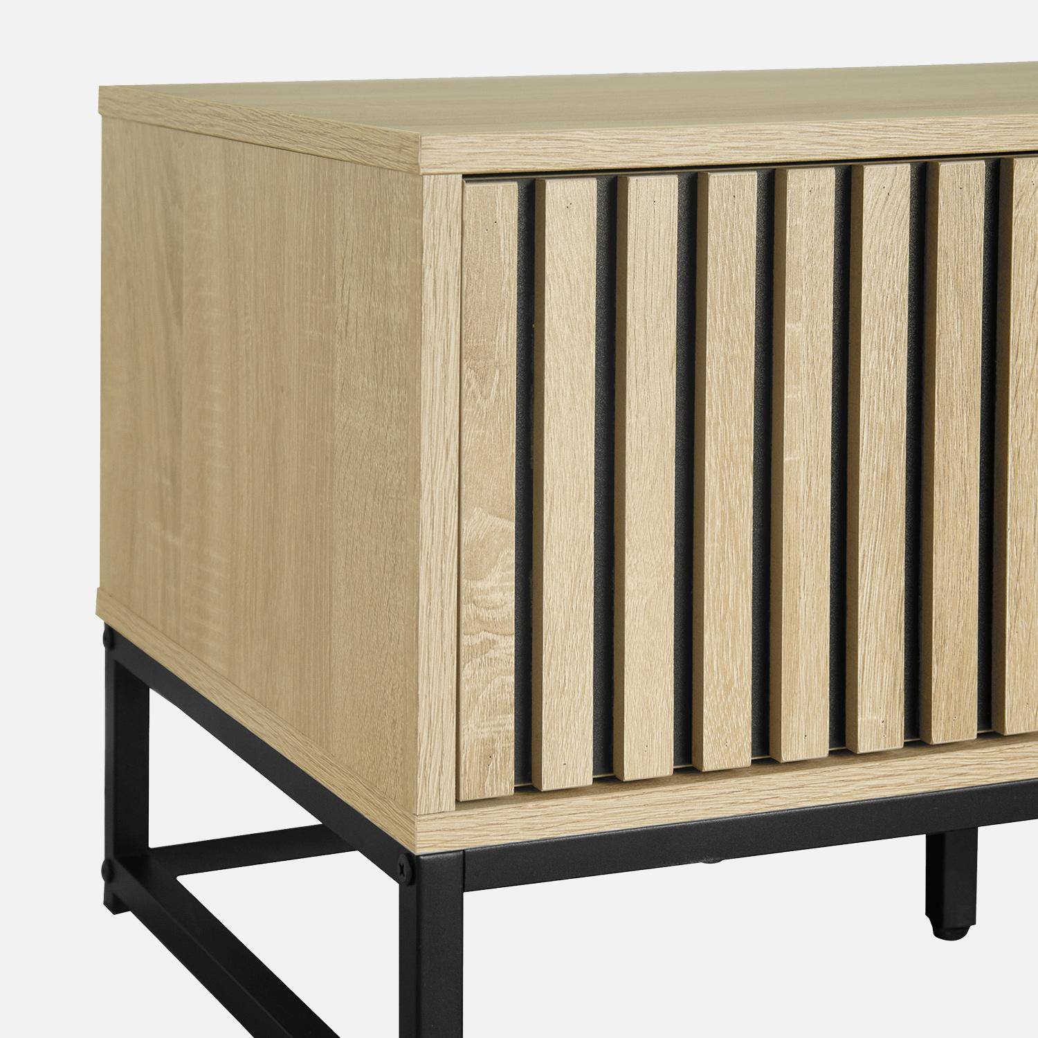 Mueble de TV con decoración de madera estriada y base de metal negro, sistema de apertura a presión,sweeek,Photo6