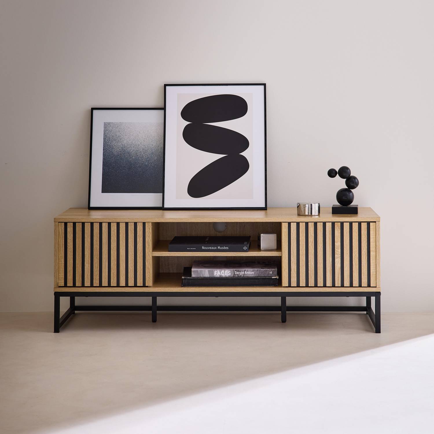 TV unit with grooved wood decor and black metal base, press-to-open system Photo1