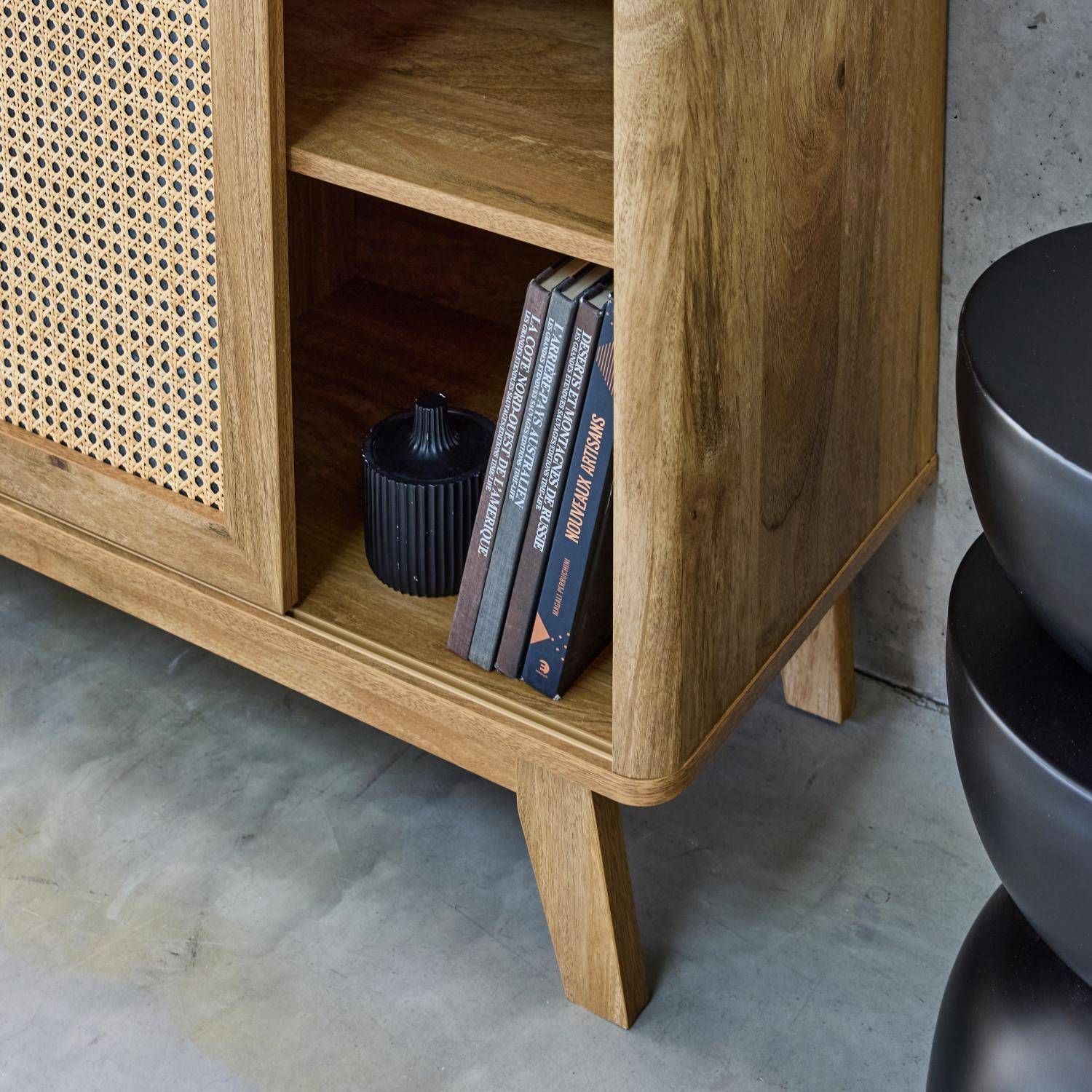 Dressoir met 2 schuifdeuren en legplanken, houteffect en rietdetail 150cm Photo3