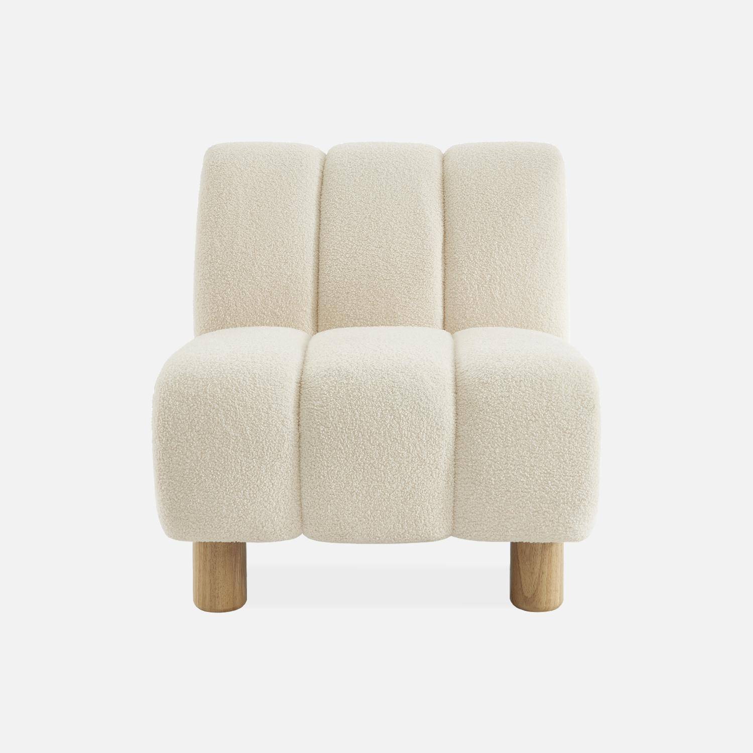 Houten fauteuil met afgeronde poten en witte bouclé stof,sweeek,Photo4