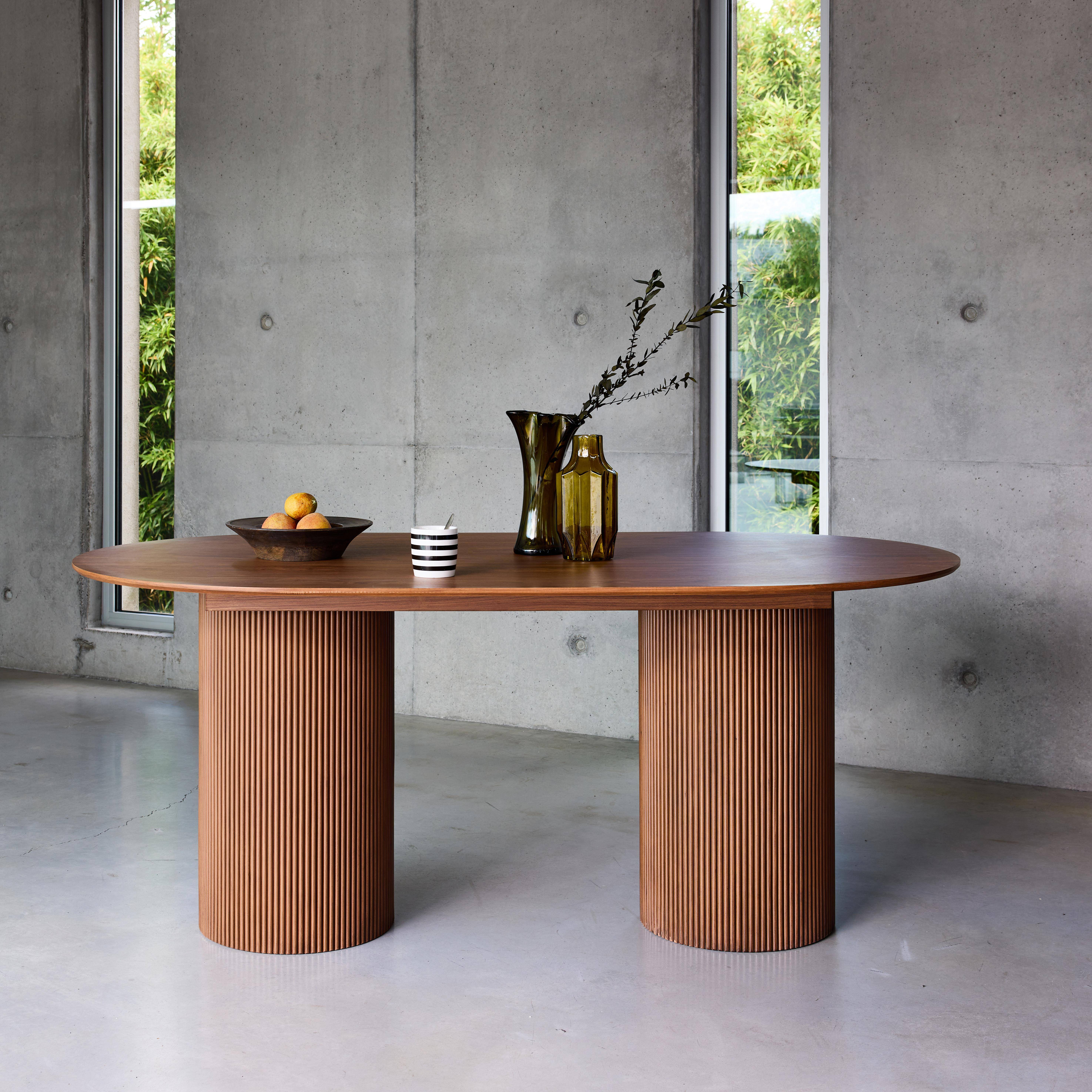 Table à manger oblongue effet bois sculpté 4-6 places, couleur noyer, 180cm,sweeek,Photo1