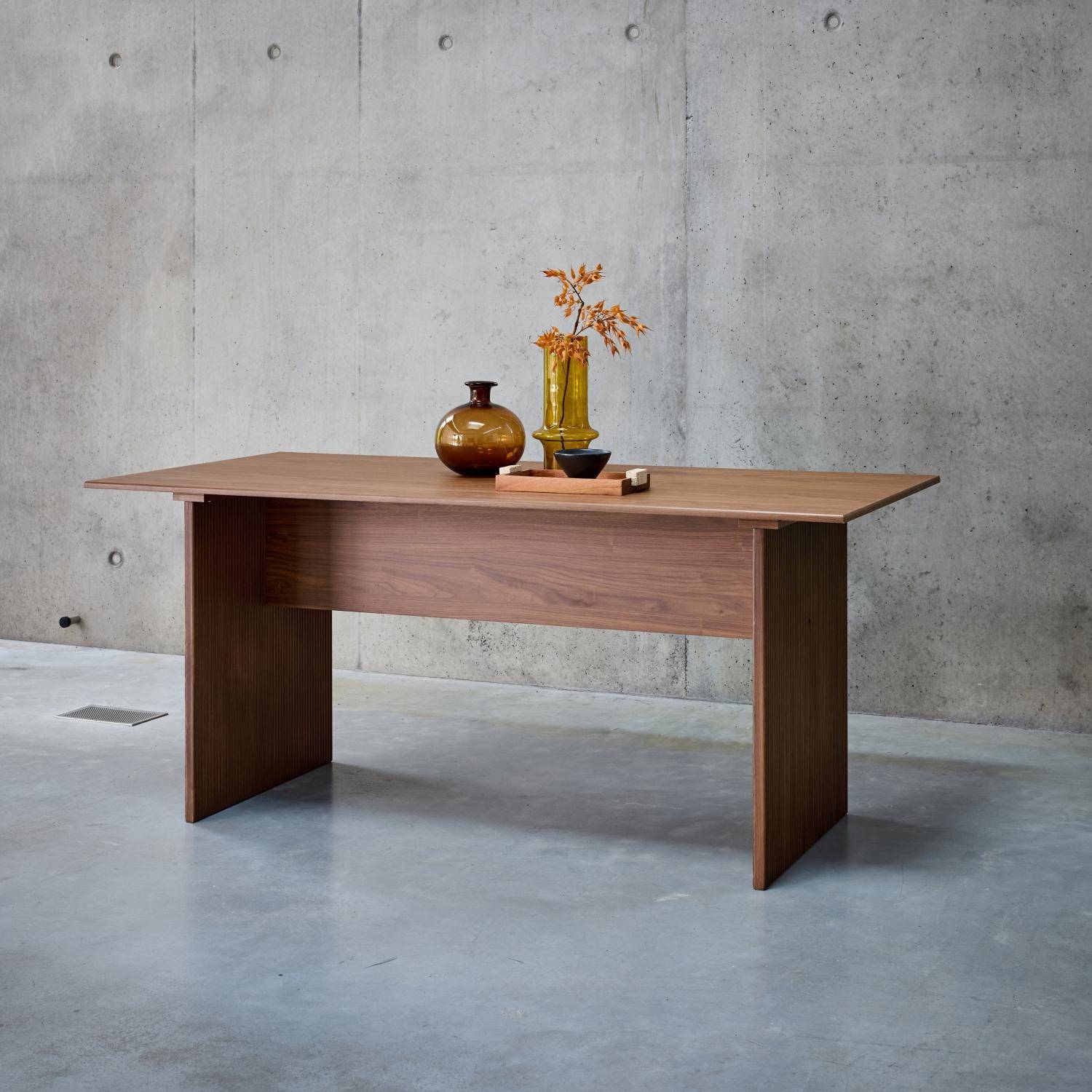 Rechteckiger Esstisch mit geriffelter Holzoptik  4-6 Sitzplätze, 170 cm, nussbaumfarben - Faro Photo2