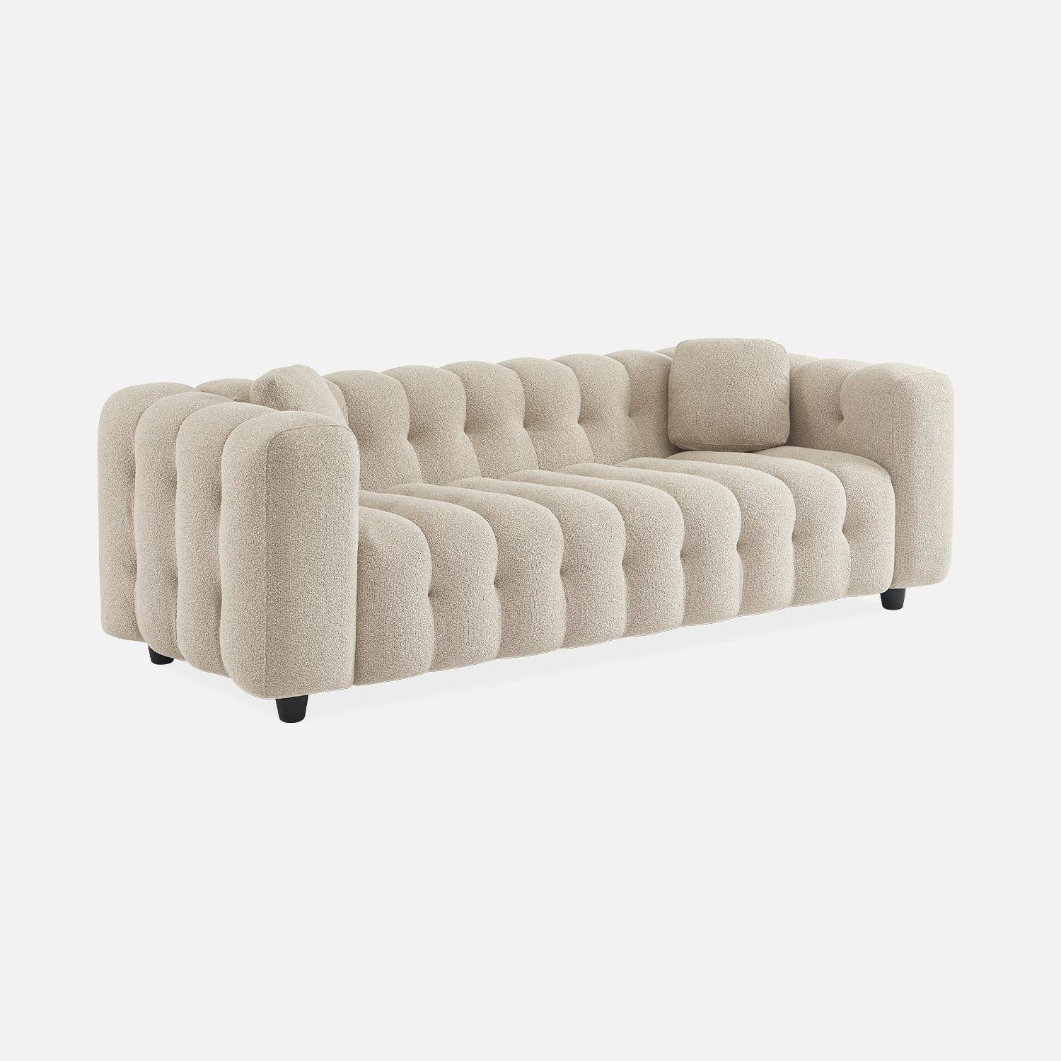 3-Sitzer-Sofa mit strukturiertem und kapitoniertem Bouclé-Bezug in beige, Gestell aus Eukalyptusholz und Sperrholz - Leon,sweeek,Photo3