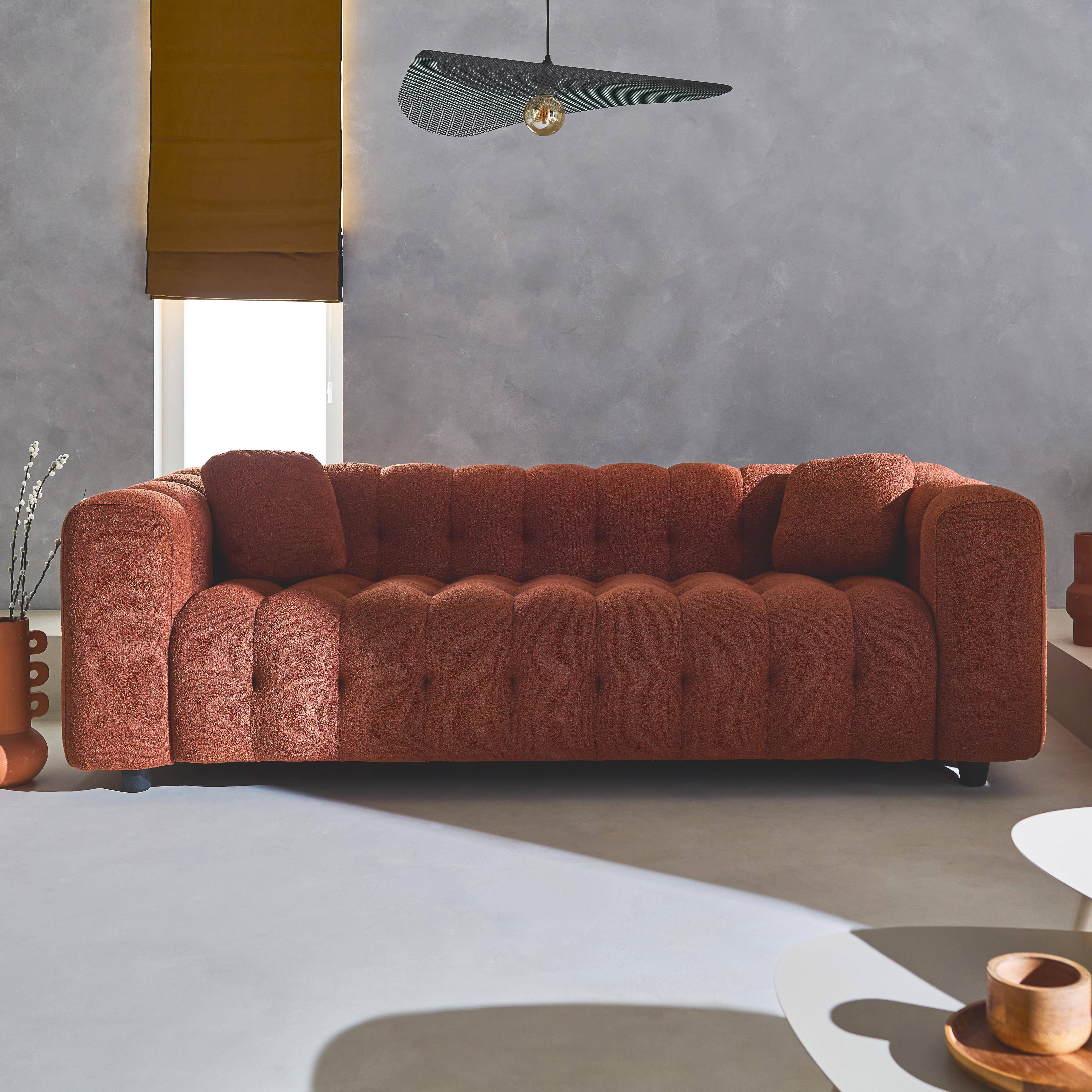 3-Sitzer-Sofa mit strukturiertem und kapitoniertem Bouclé-Bezug in terrakotta, Gestell aus Eukalyptusholz und Sperrholz - Leon,sweeek,Photo1