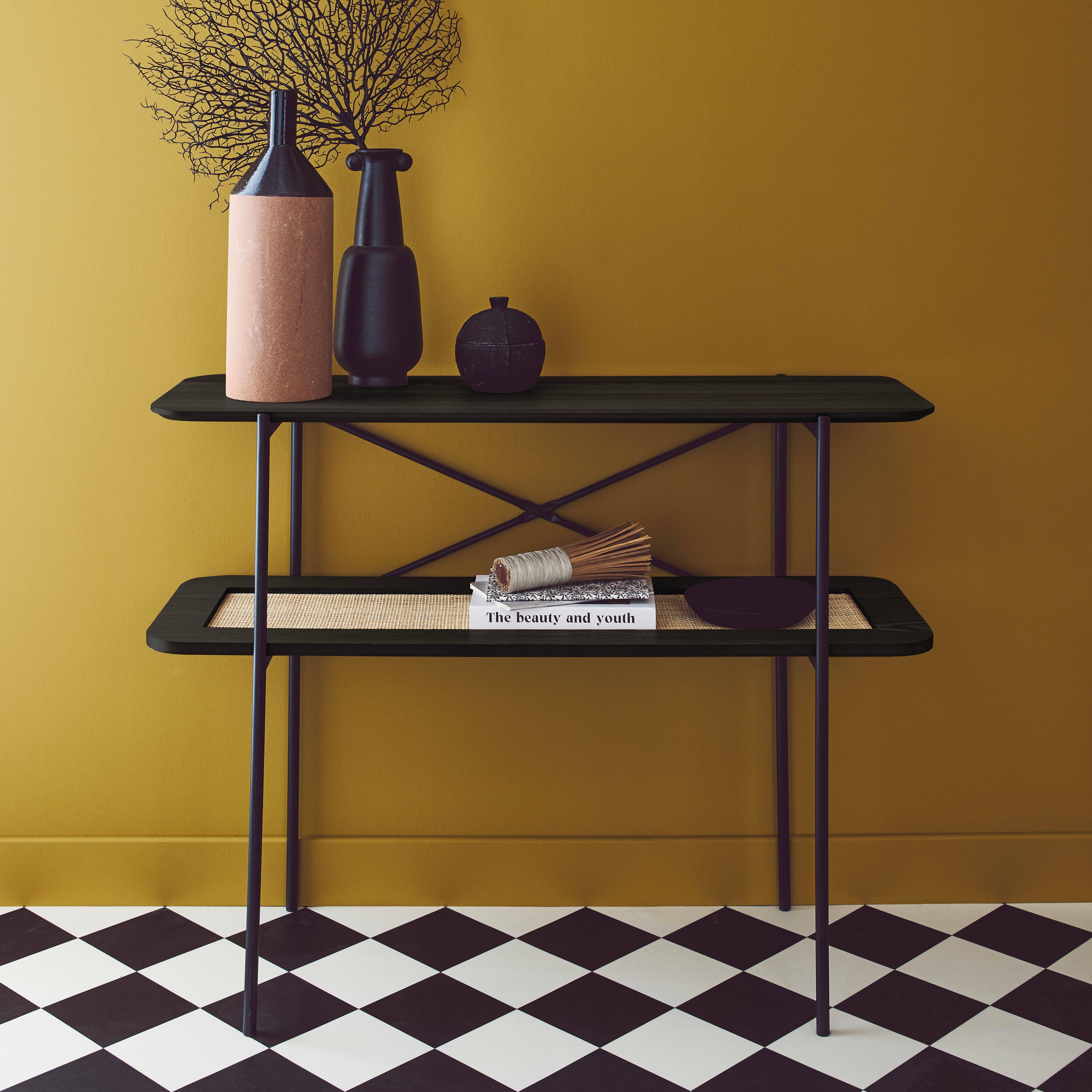 Console vintage coloris noir 100 cm double plateaux effet bois et cannage, piètement et structure en métal noir Photo1