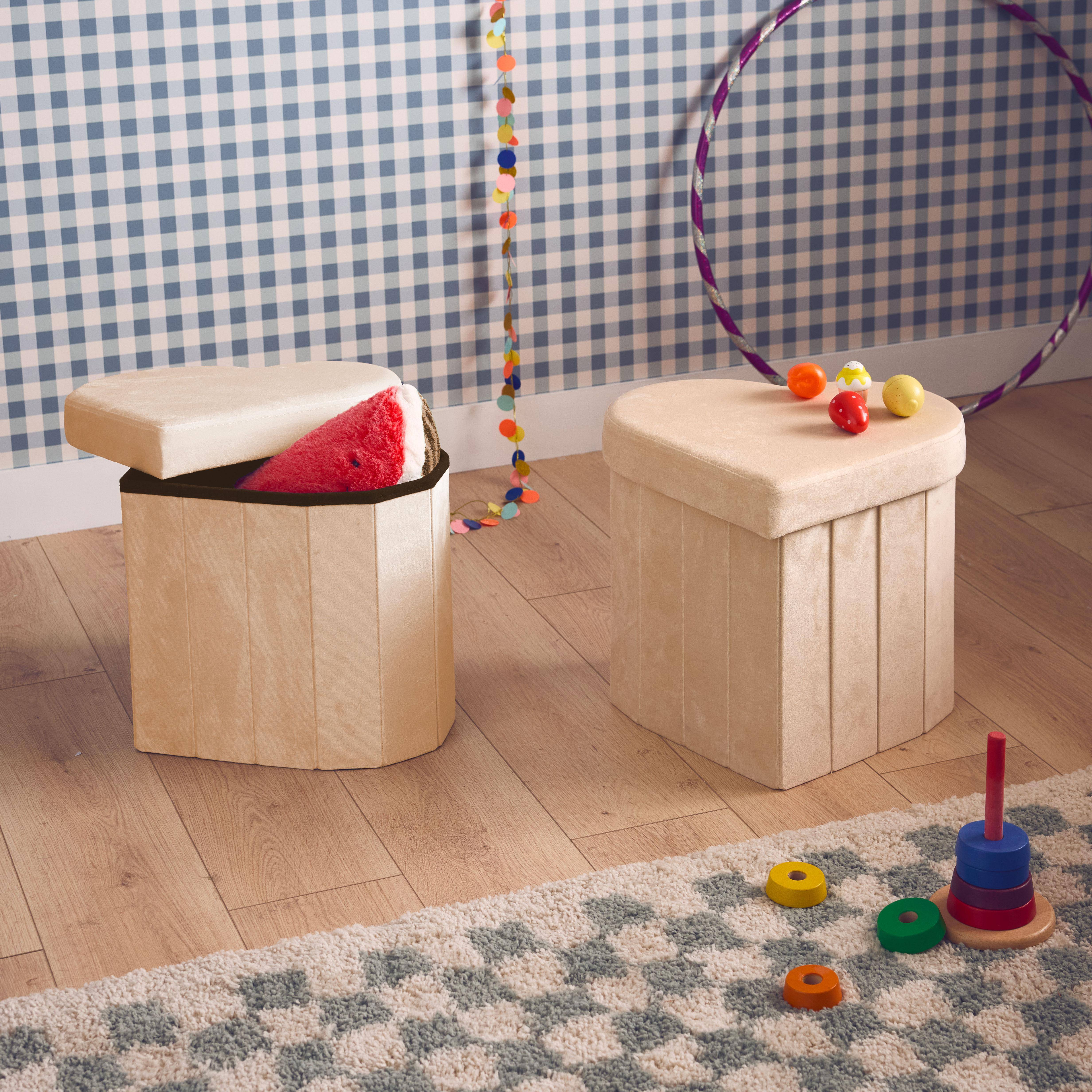 Lot de 2 tabourets-coffre pliables pour enfant avec assise en velours beige et en forme de cœur  Photo1