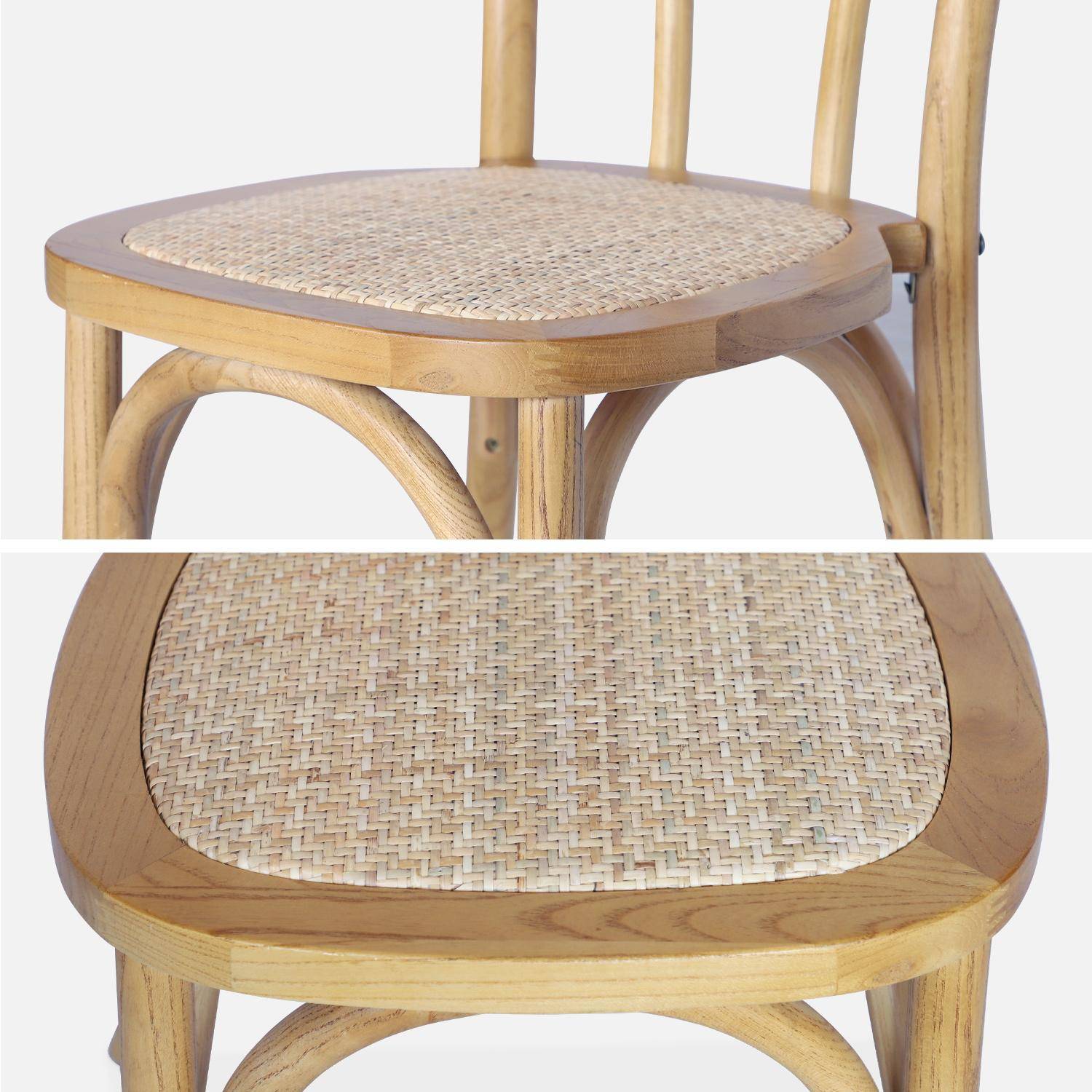 Juego de dos sillas vintage de madera con asiento de ratán y respaldo redondeado en color natural Photo8