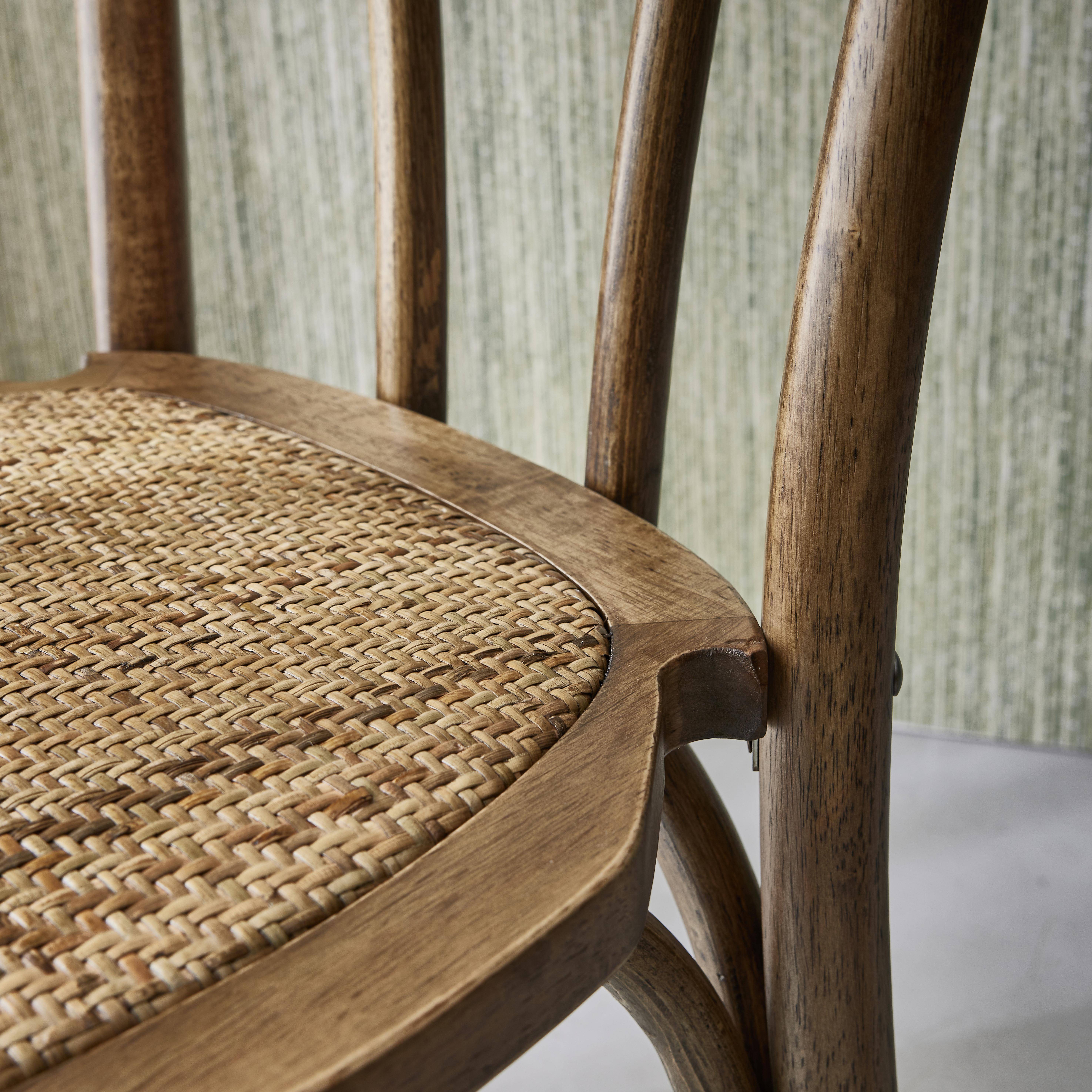 Set van twee antiek bruine vintage houten stoelen met een rotan zitvlak en afgeronde rugleuning,sweeek,Photo7