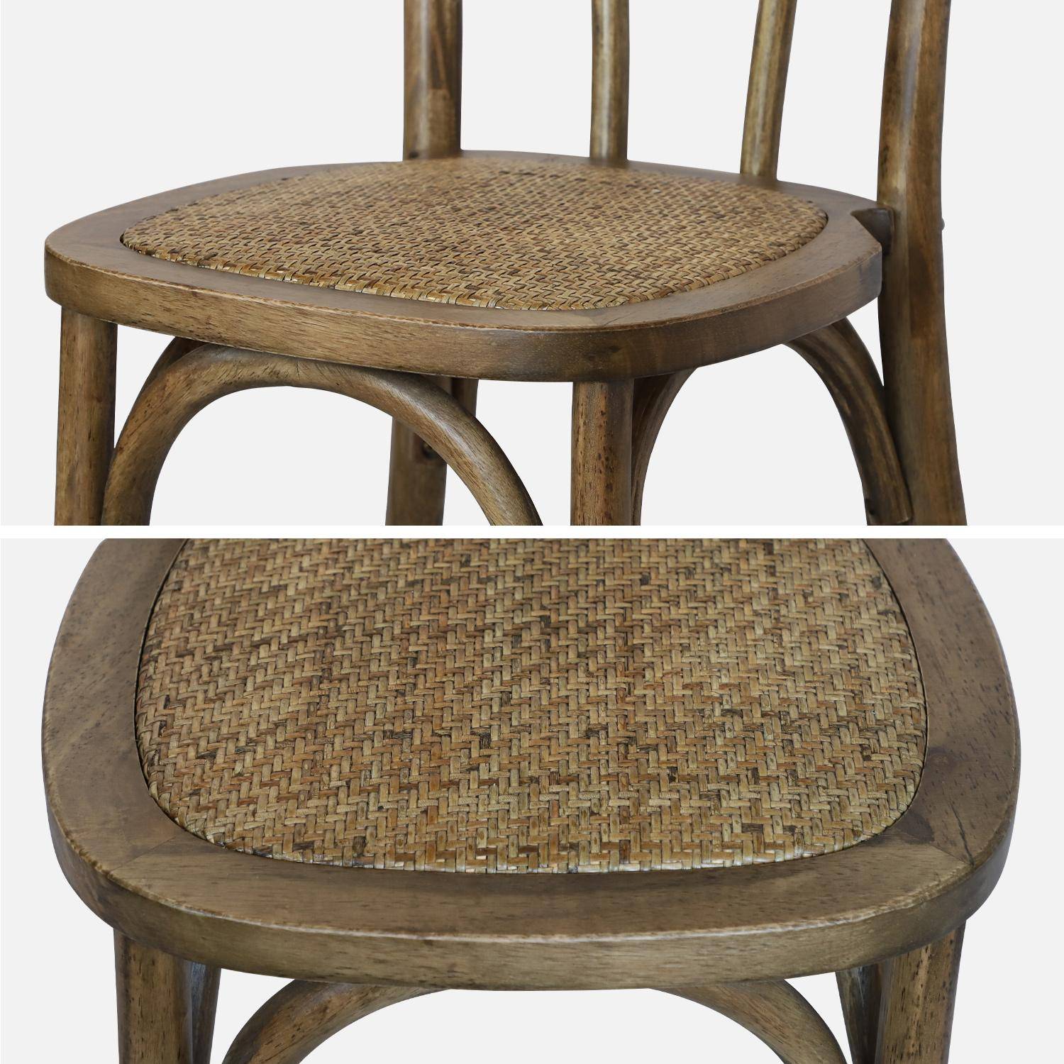 Set van twee antiek bruine vintage houten stoelen met een rotan zitvlak en afgeronde rugleuning Photo6