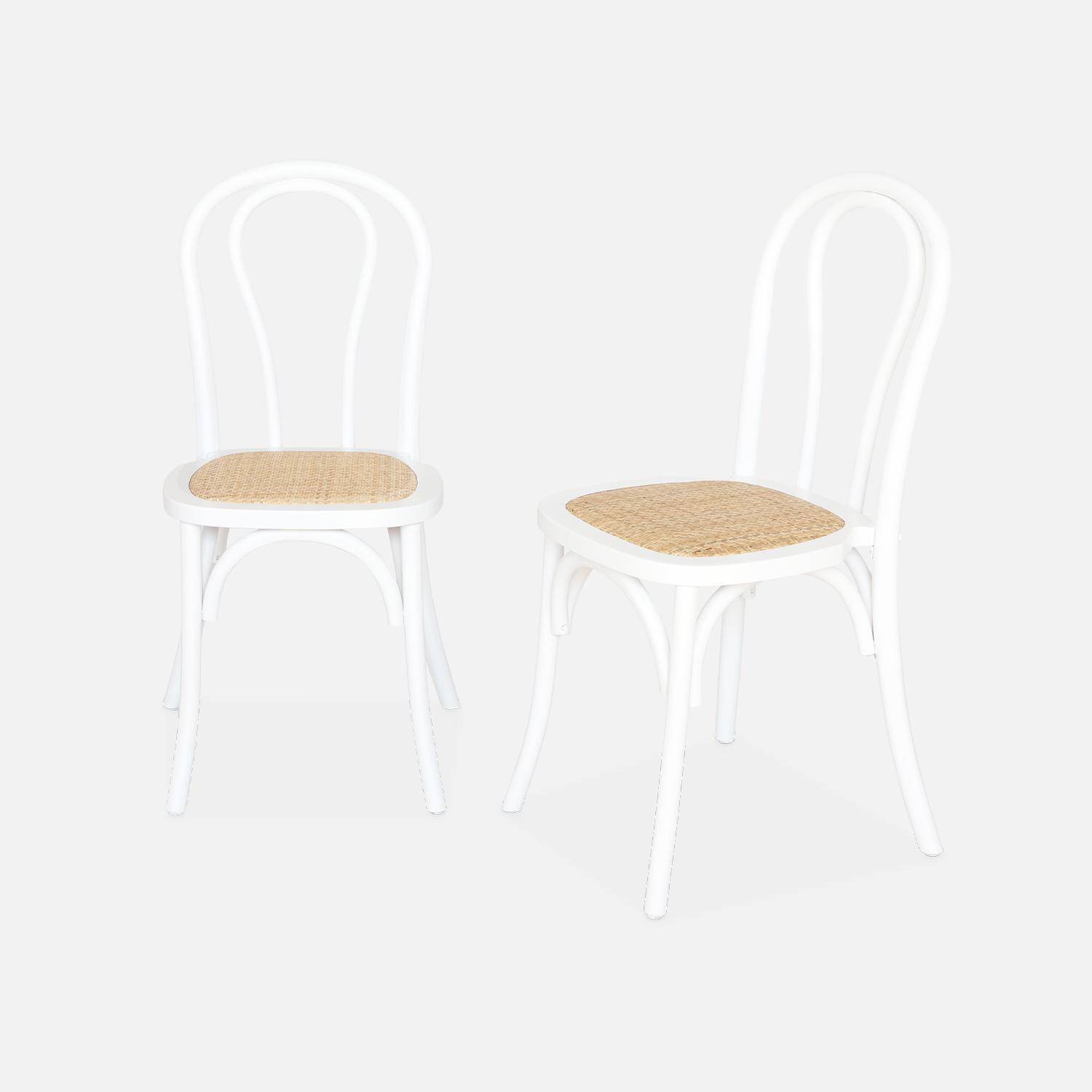 Juego de dos sillas vintage de madera con asiento de ratán y respaldo redondeado en blanco Photo4