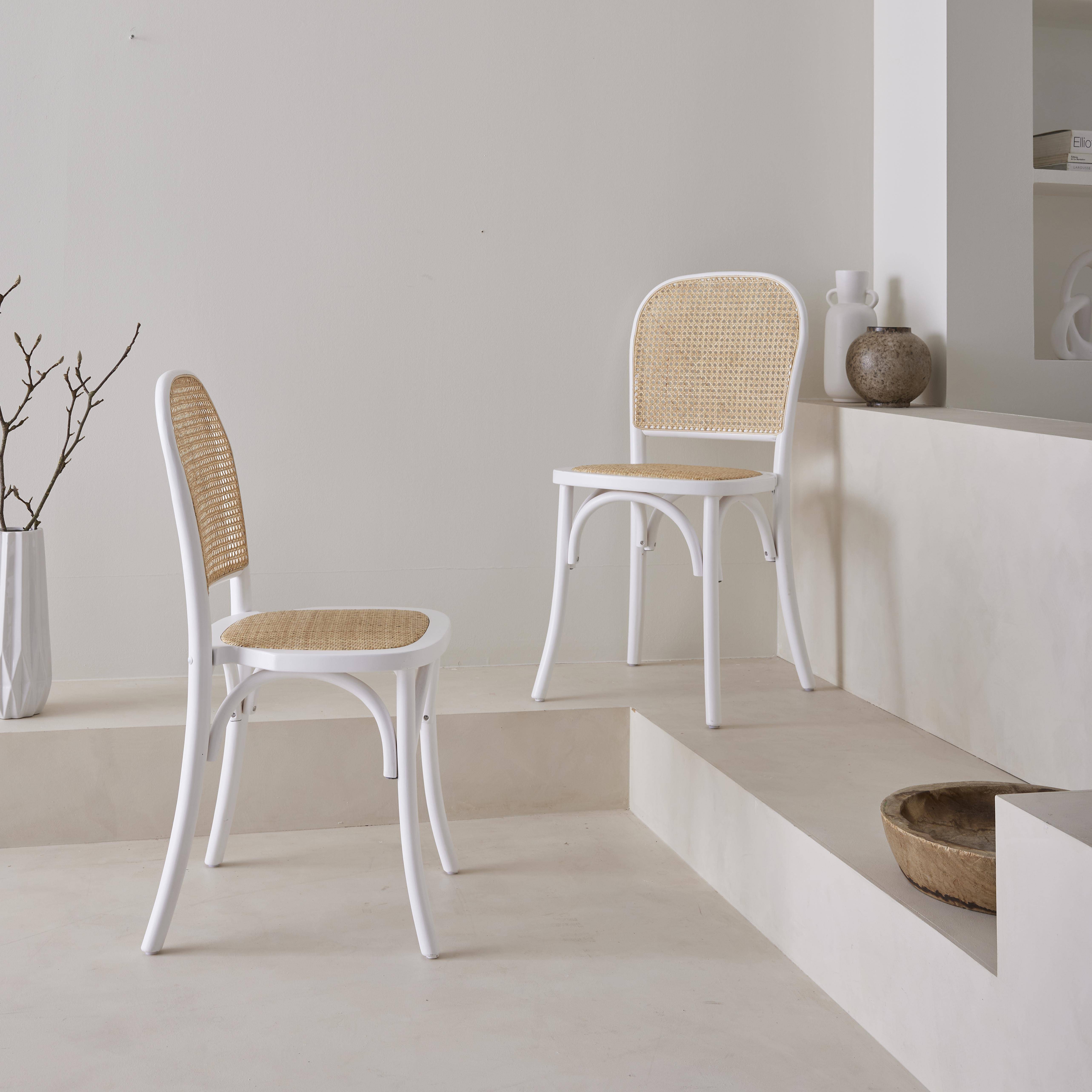 Lot de deux chaises vintage blanches en bois avec assise et dossier en rotin,sweeek,Photo2