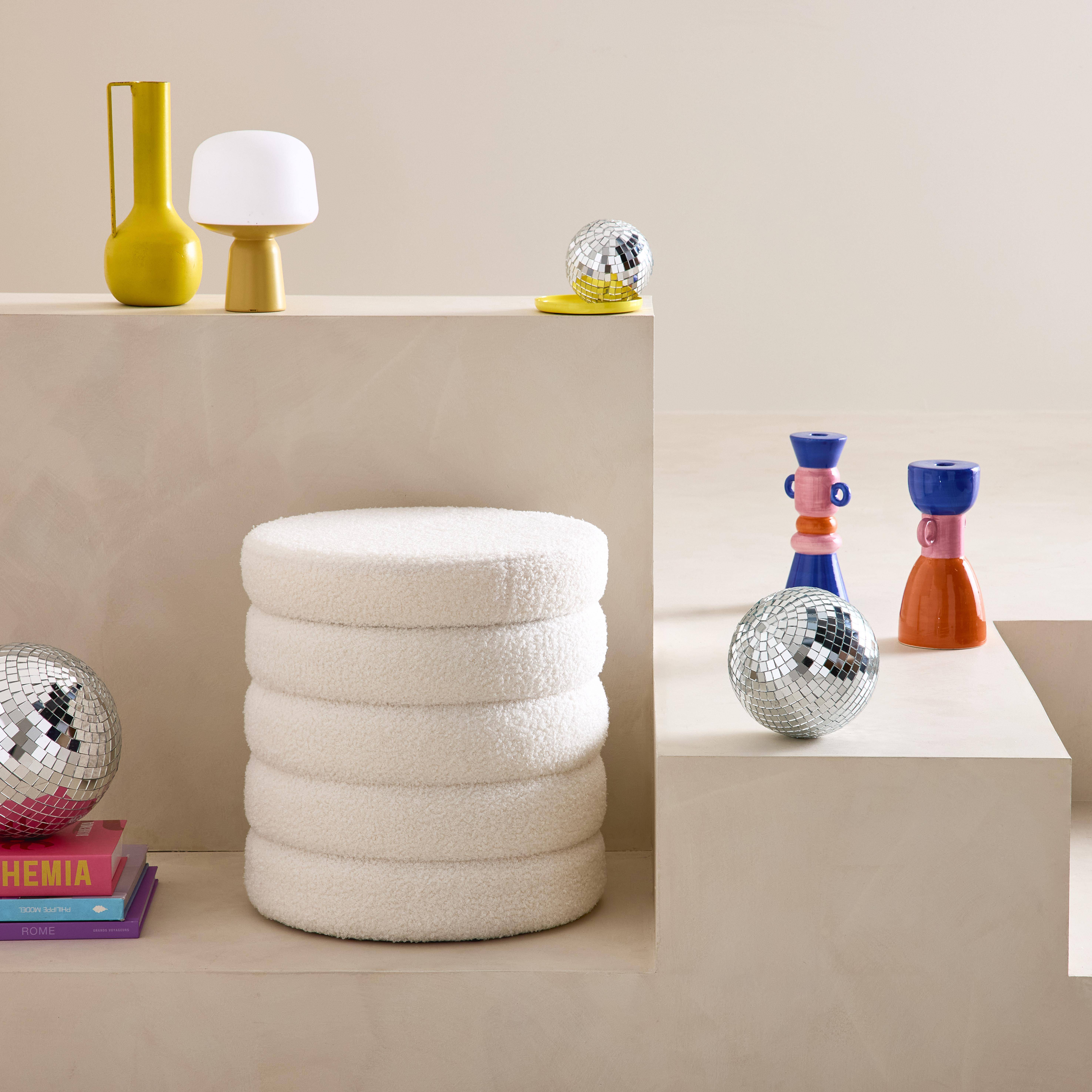 Hocker mit Stauraum und weißem Bouclé l sweeek