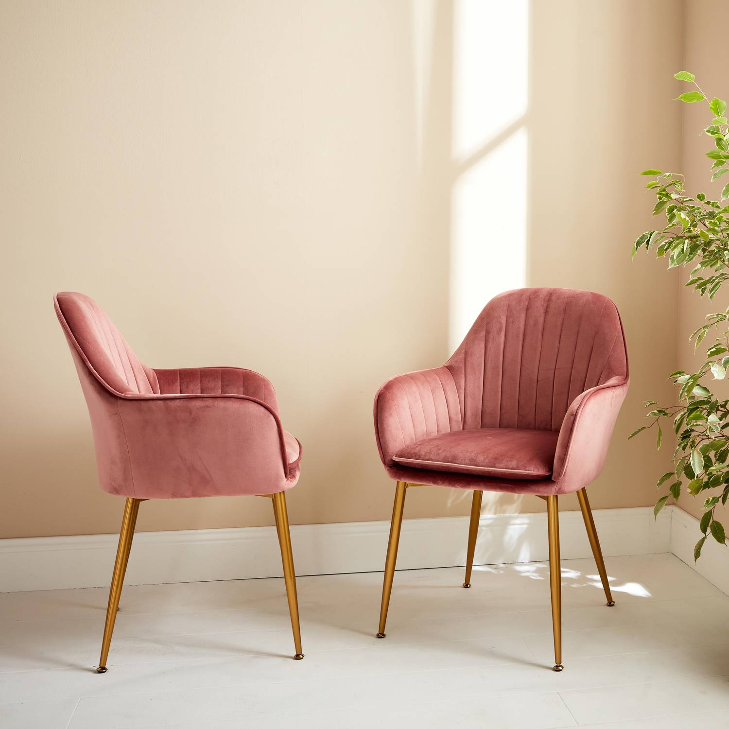 Lot de 2 fauteuils en velours vieux rose et pieds en métal doré, Shella L 58 x P 58 x H 85cm Photo1