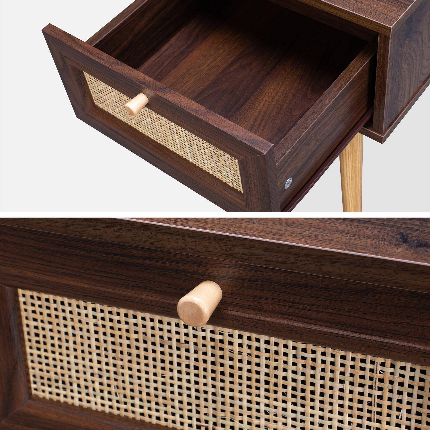 Dunkler Nachttisch mit Holzlook & Rattan-Geflecht, 1 Schublade