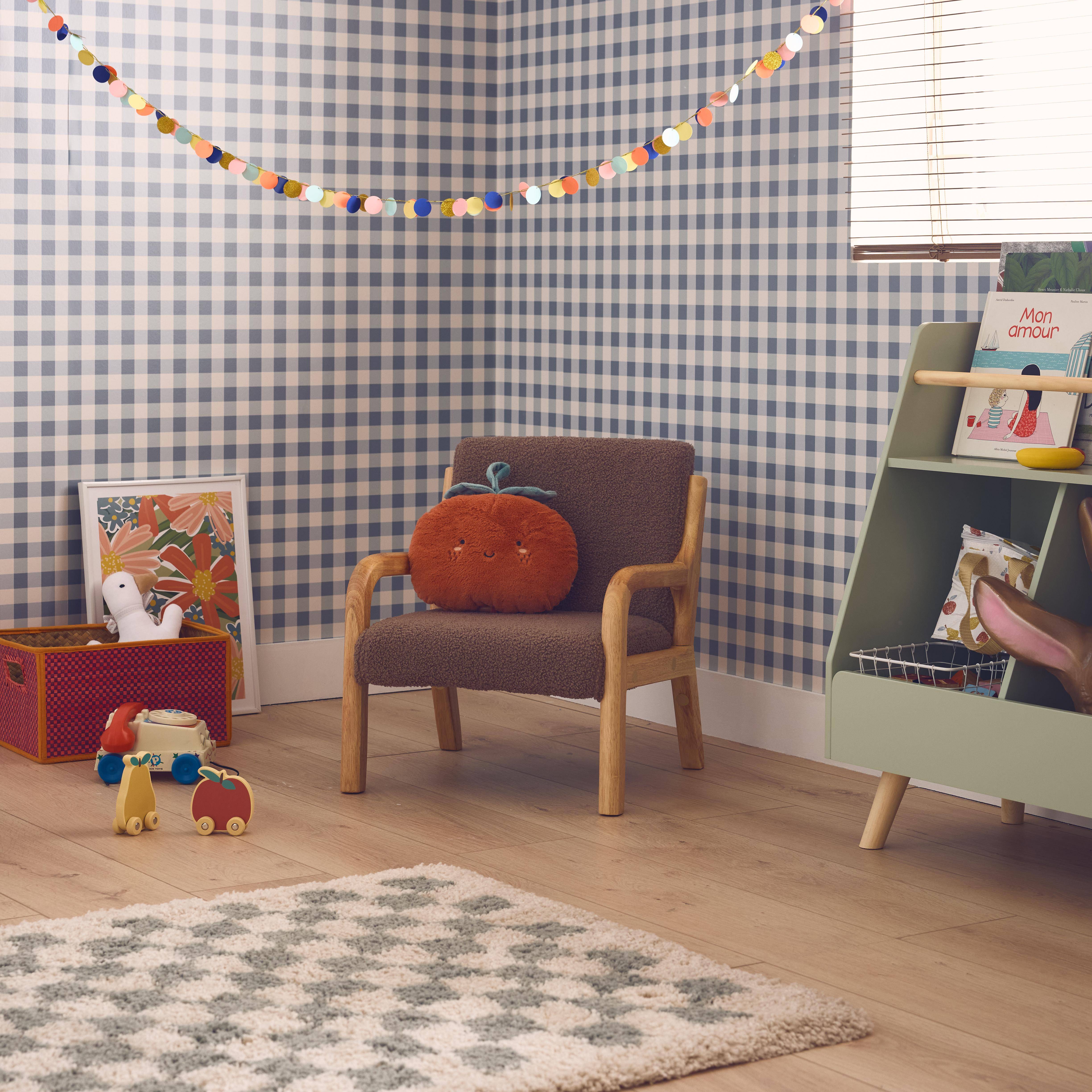 Fauteuil scandinave enfant en bois et tissu bouclette marron Photo2