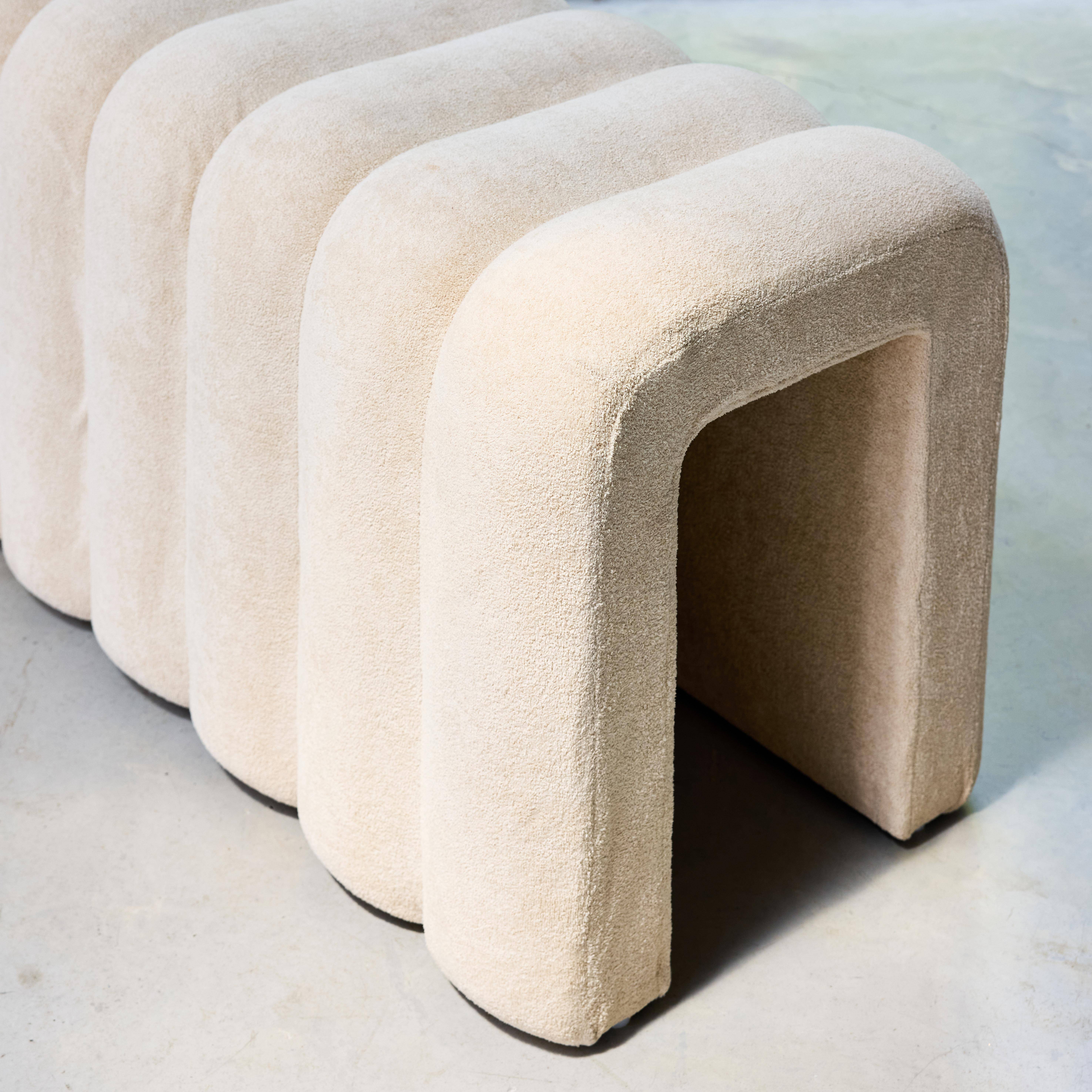 Banc, bout de lit beige contemporain en tissu  Photo2