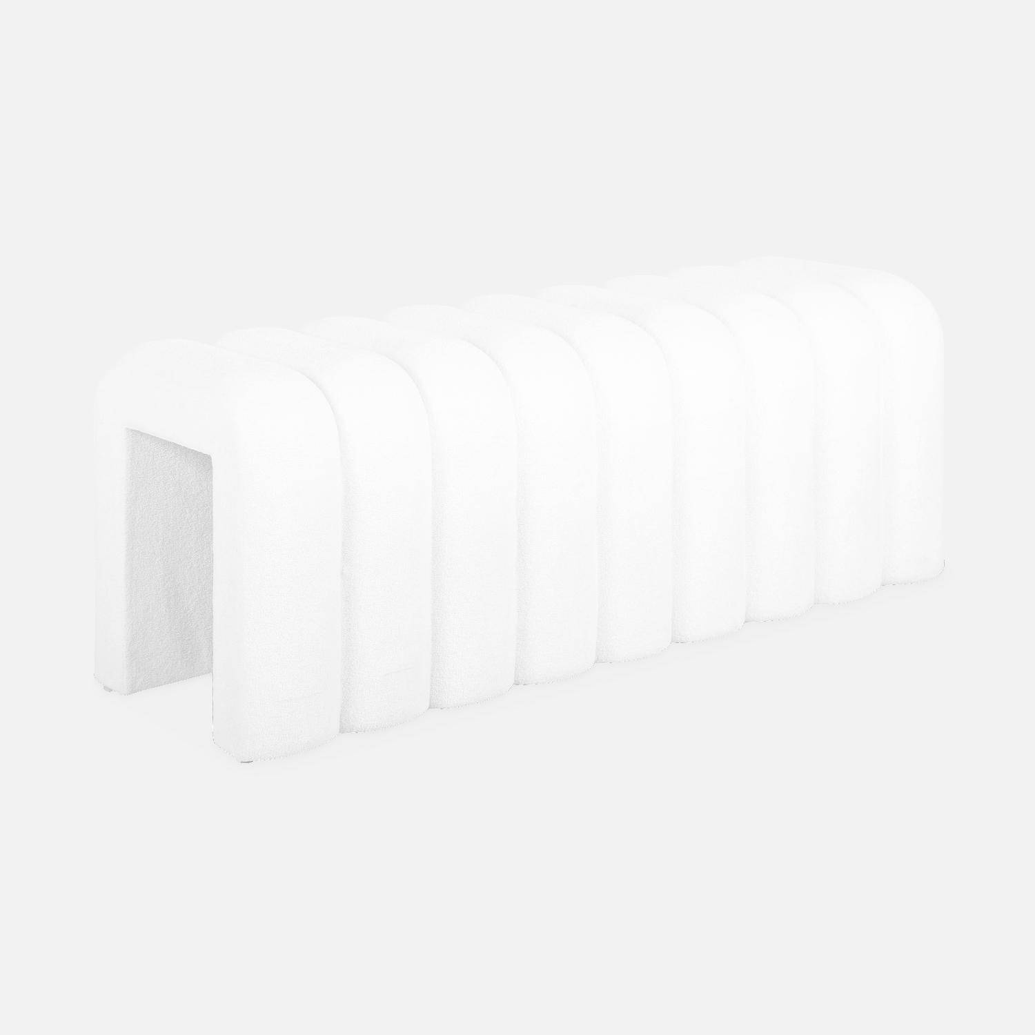 Panca contemporanea in tessuto bianco, fine letto Photo1