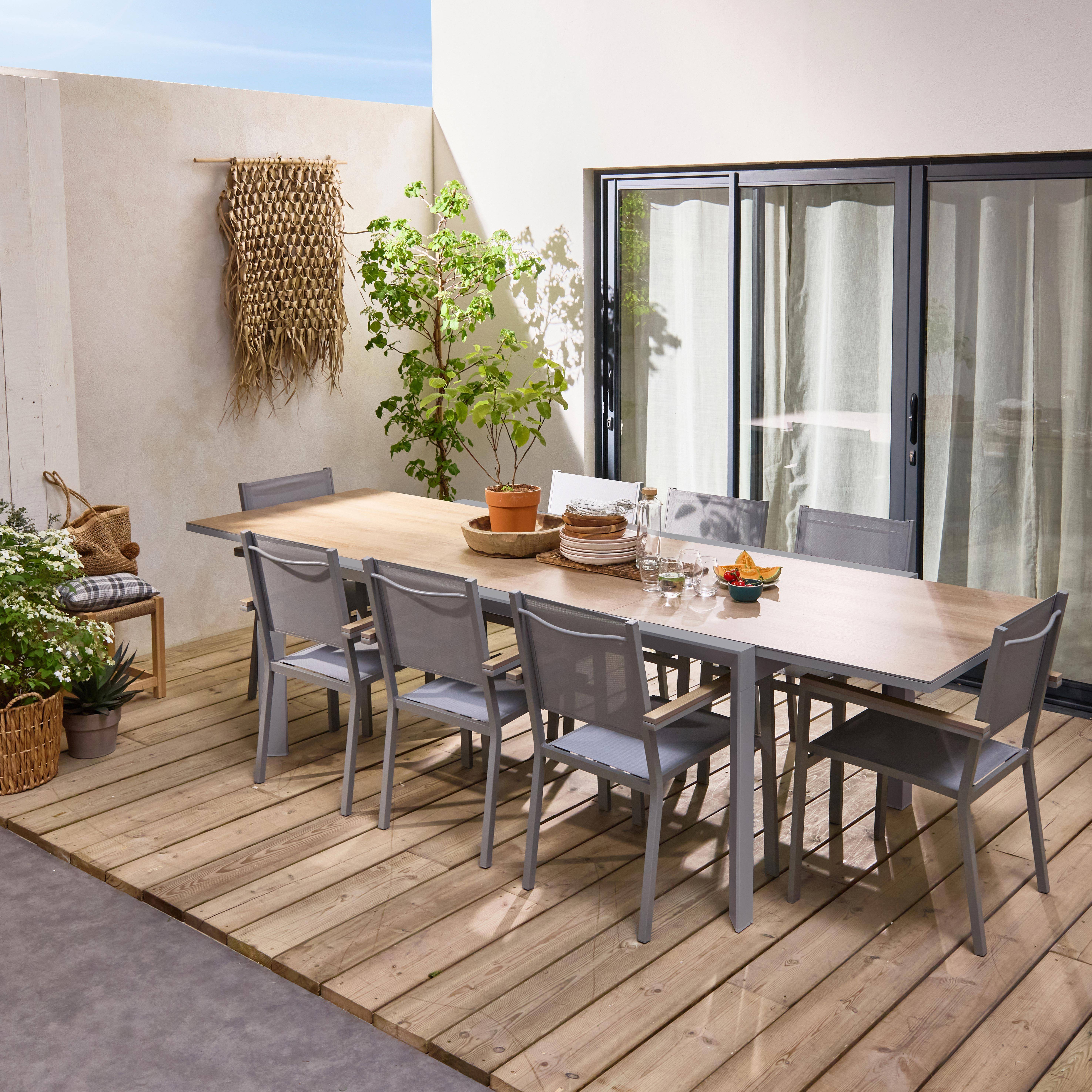 Table de jardin extensible 8 places 200/300cm avec plateau effet bois et structure aluminium gris clair et 8 fauteuils inclus,sweeek,Photo1