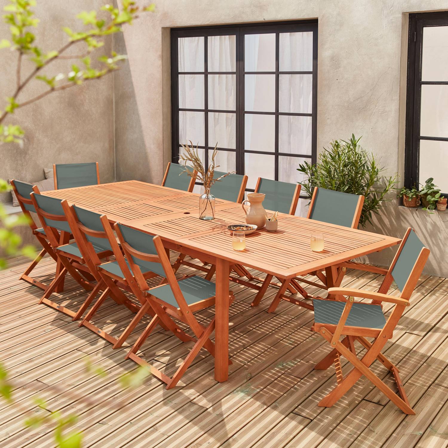 Salon de jardin en bois extensible - Almeria - Grande table 200/250/300cm avec 2 rallonges, 2 fauteuils et 8 chaises, en bois d'Eucalyptus FSC huilé et textilène savane Photo1