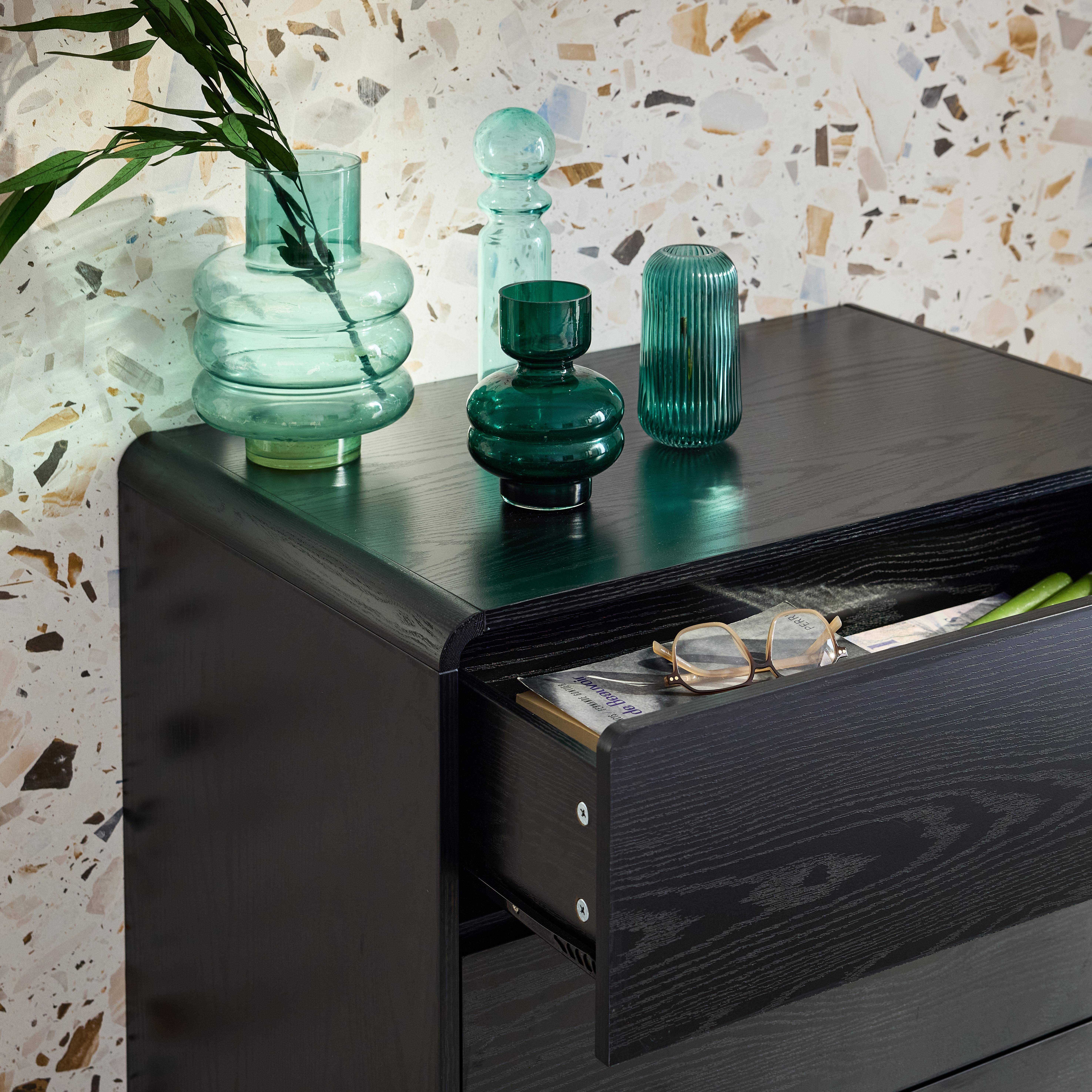 Kommode mit 3 Schubladen in abgerundeter Holzoptik, schwarz - Milo,sweeek,Photo2