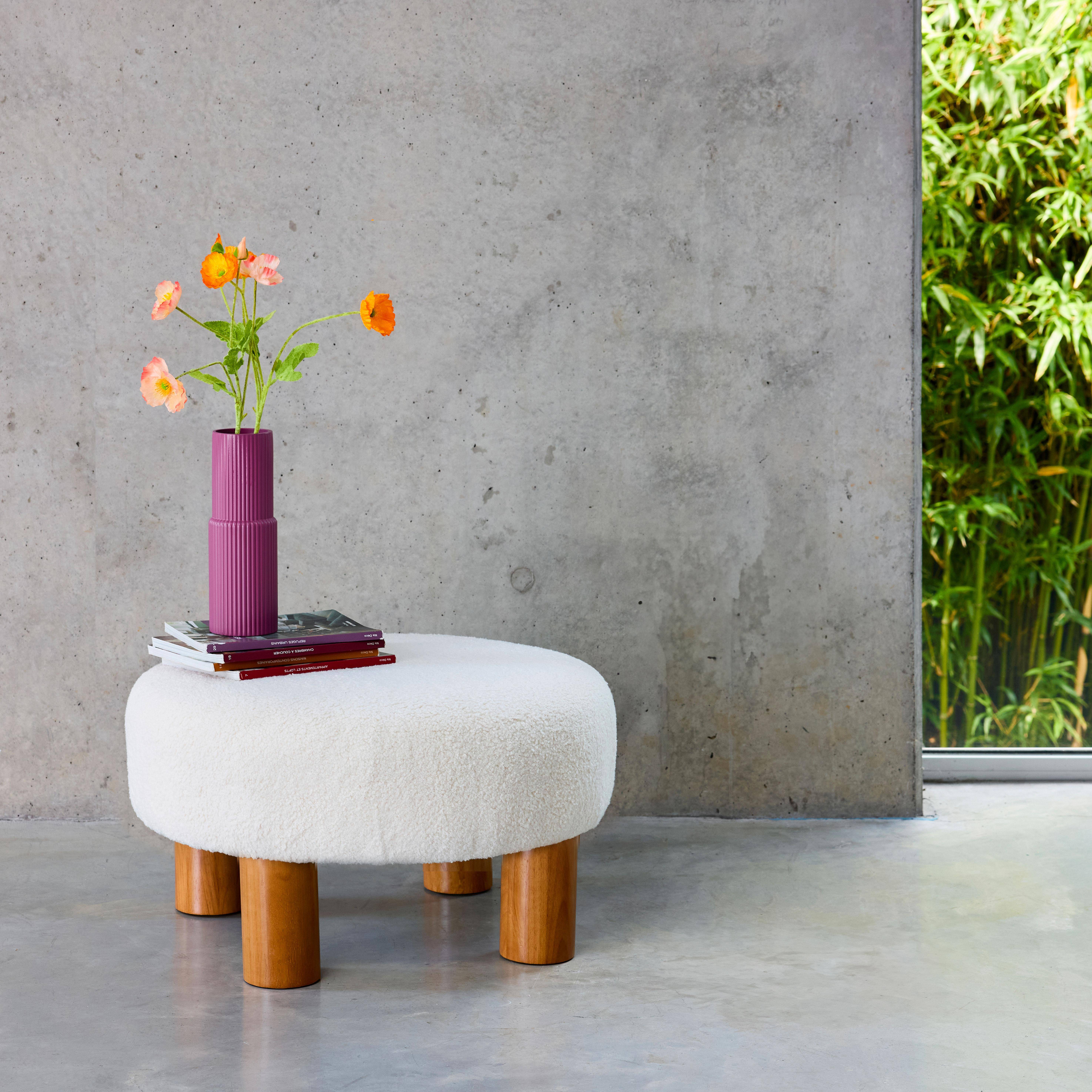 Tabouret pouf, pieds en bois d'hévéa et tissu bouclette, blanc  Photo1
