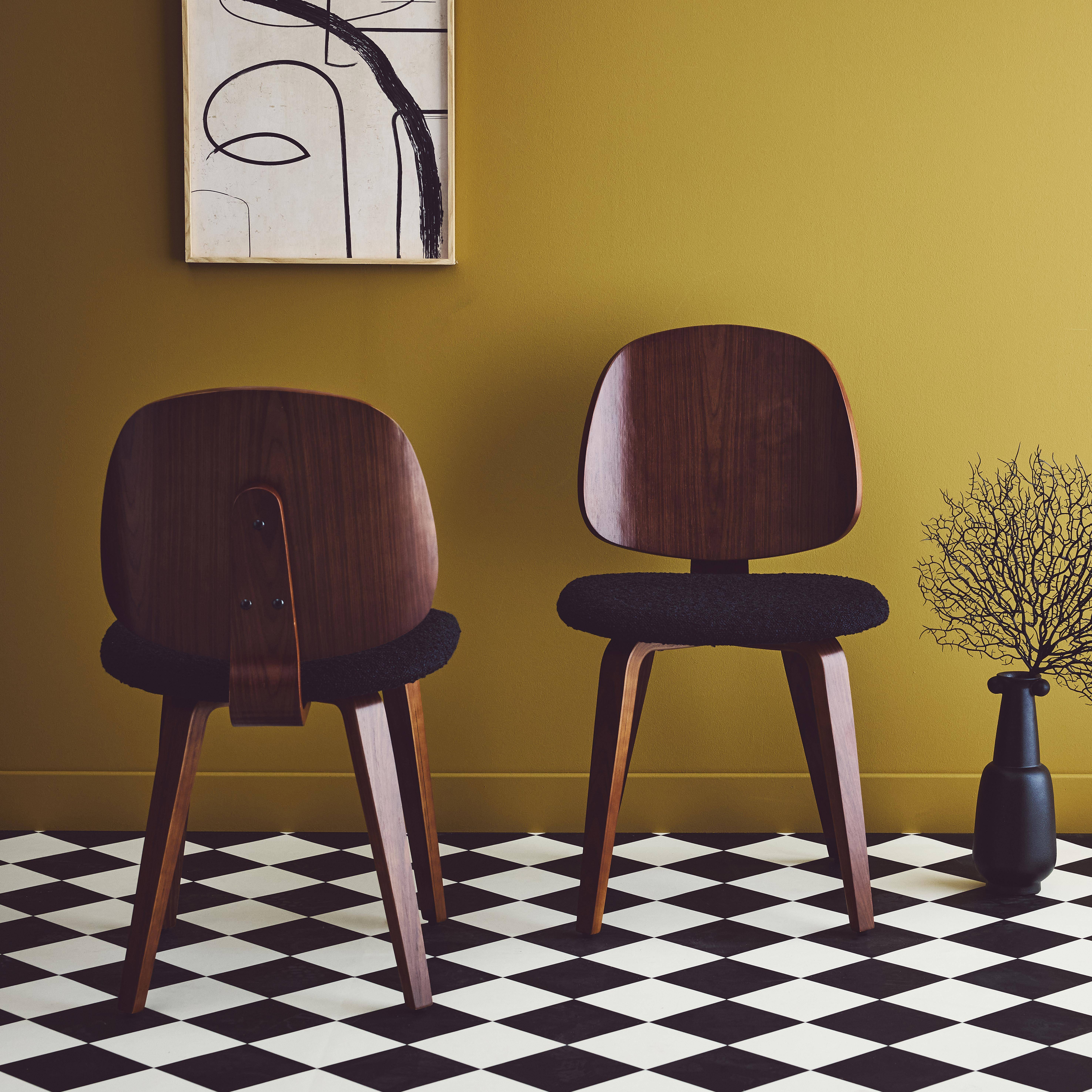 Lot de 2 chaises décor bois courbé placage effet noyer et bouclette texturée noire Photo2