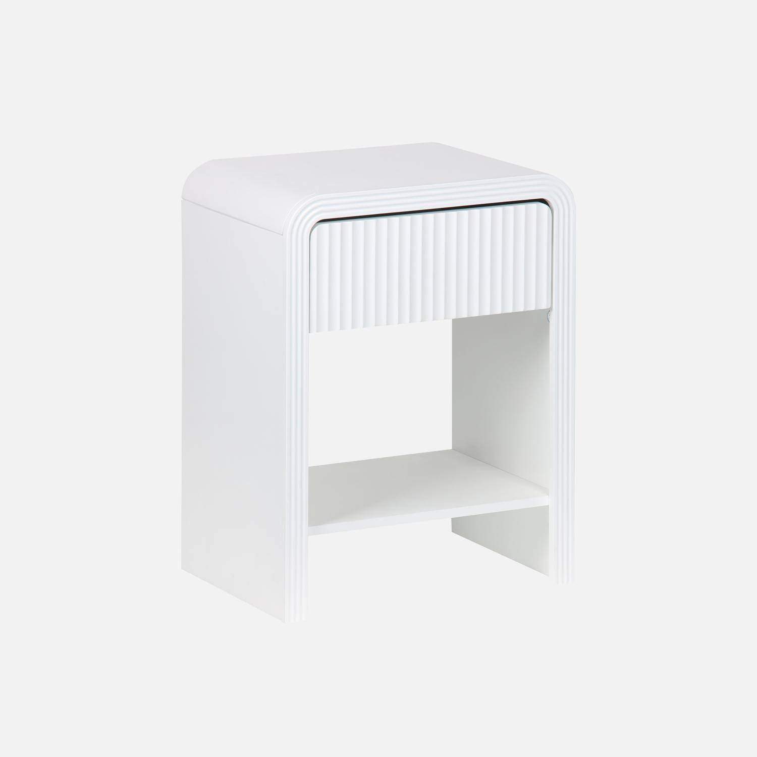 Table de chevet effet bois blanc rainuré 1 tiroir, 1 étagère  Photo3