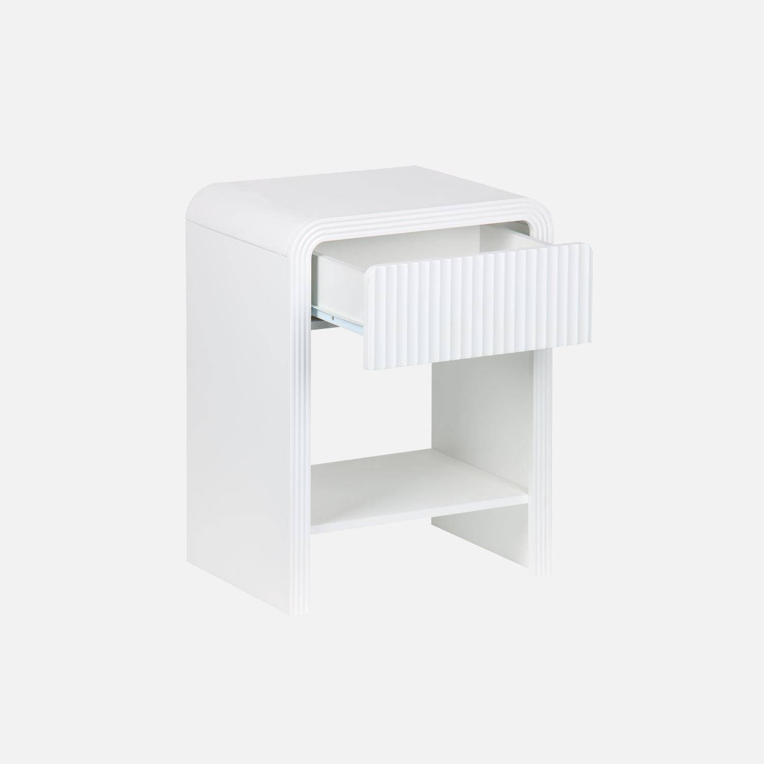 Table de chevet effet bois blanc rainuré 1 tiroir, 1 étagère  Photo5