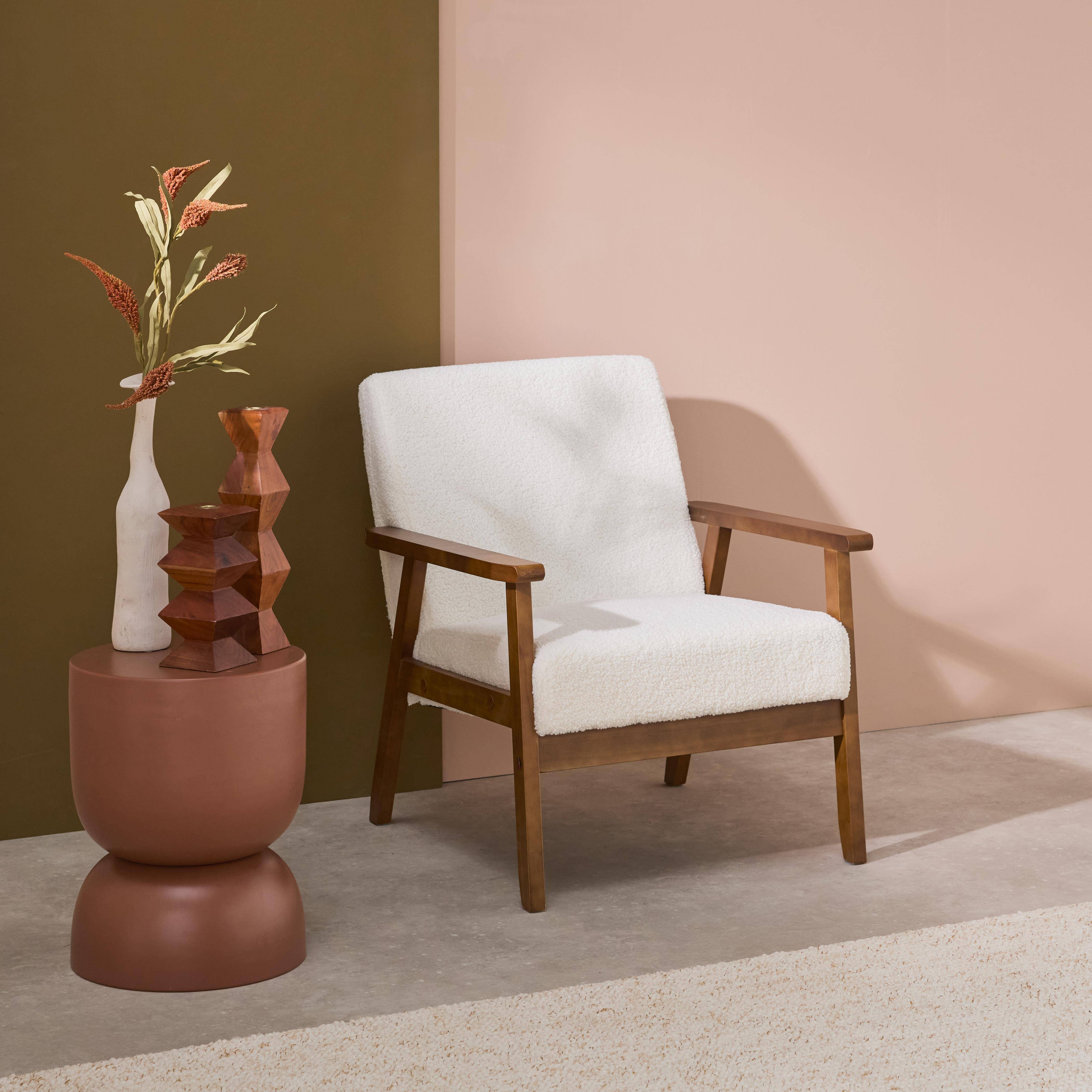 Fauteuil scandinave en bois d'hévéa teinté noyer clair et tissu bouclette, Isak, L 61 x P 65 x H 73cm Photo2