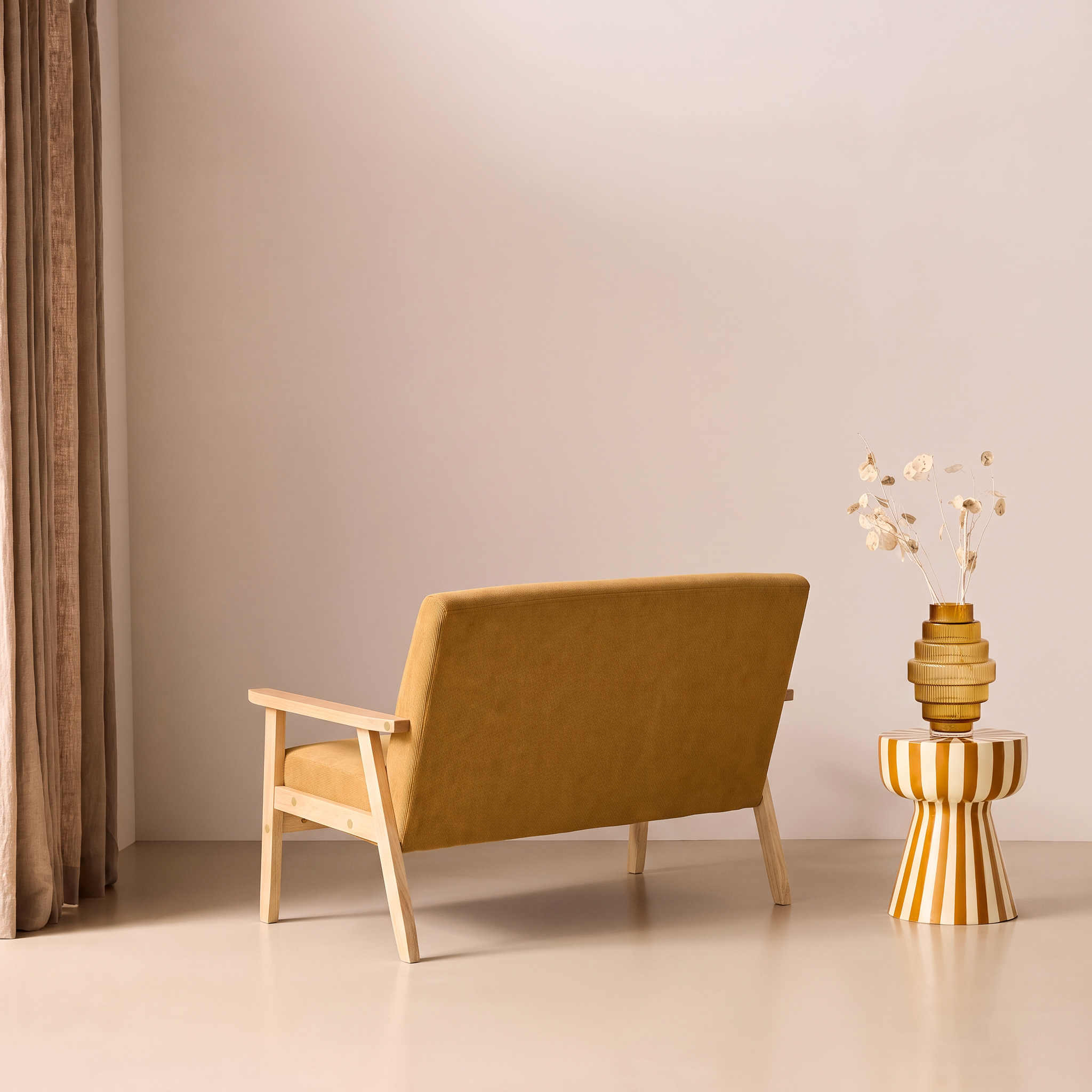 Banquette canapé 2 places en bois et tissu velours côtelé coloris moutarde, Isak, L 114 x P 69,5 x H 73cm Photo5