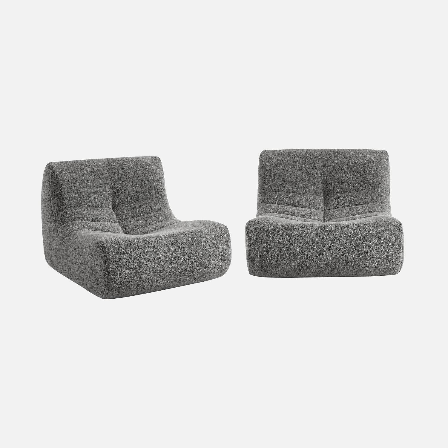 2 grijze bouclé fauteuils met structuur