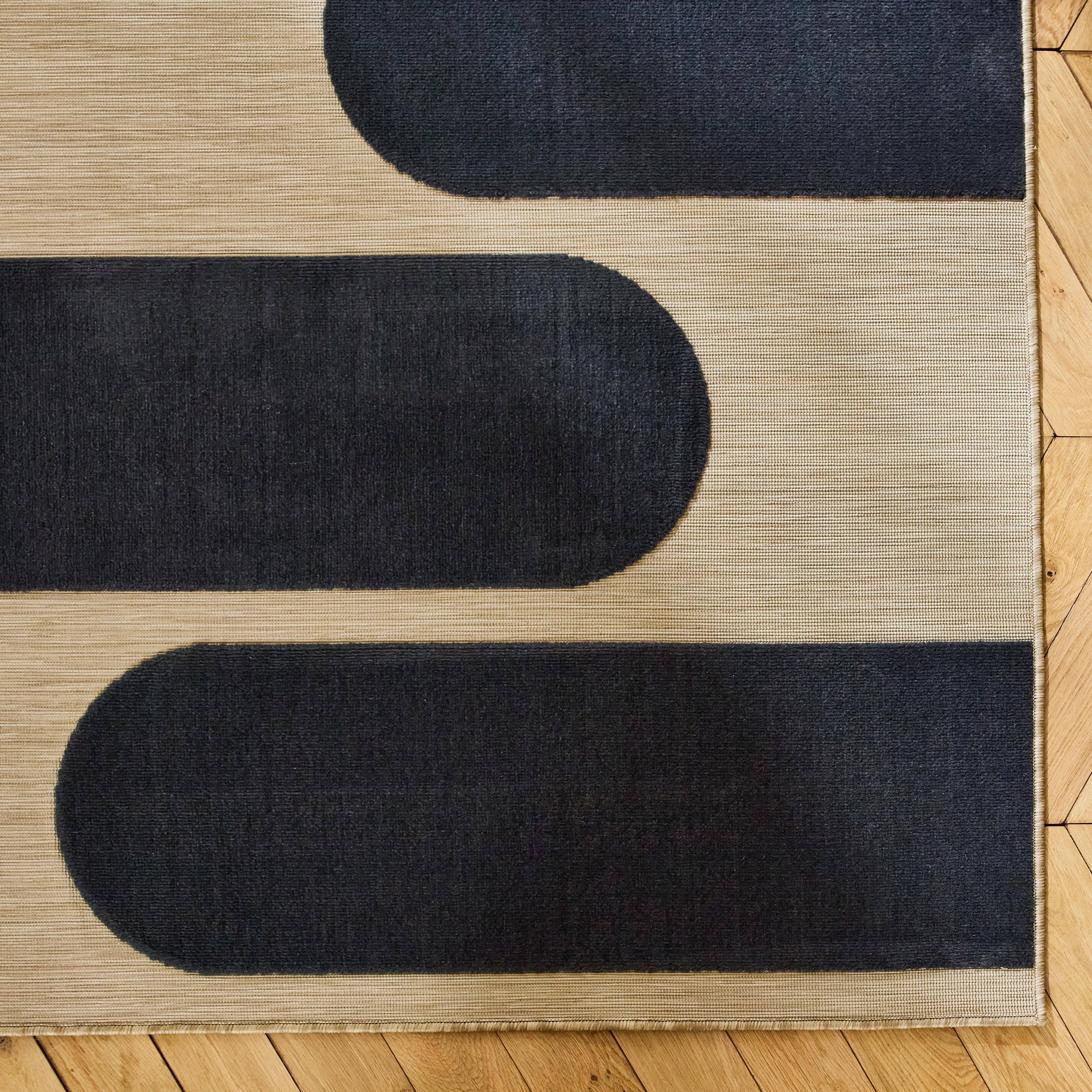 Beige interior/exterior carpet with black geometric pattern, Anton, 120 x 170 cm,sweeek,Photo2