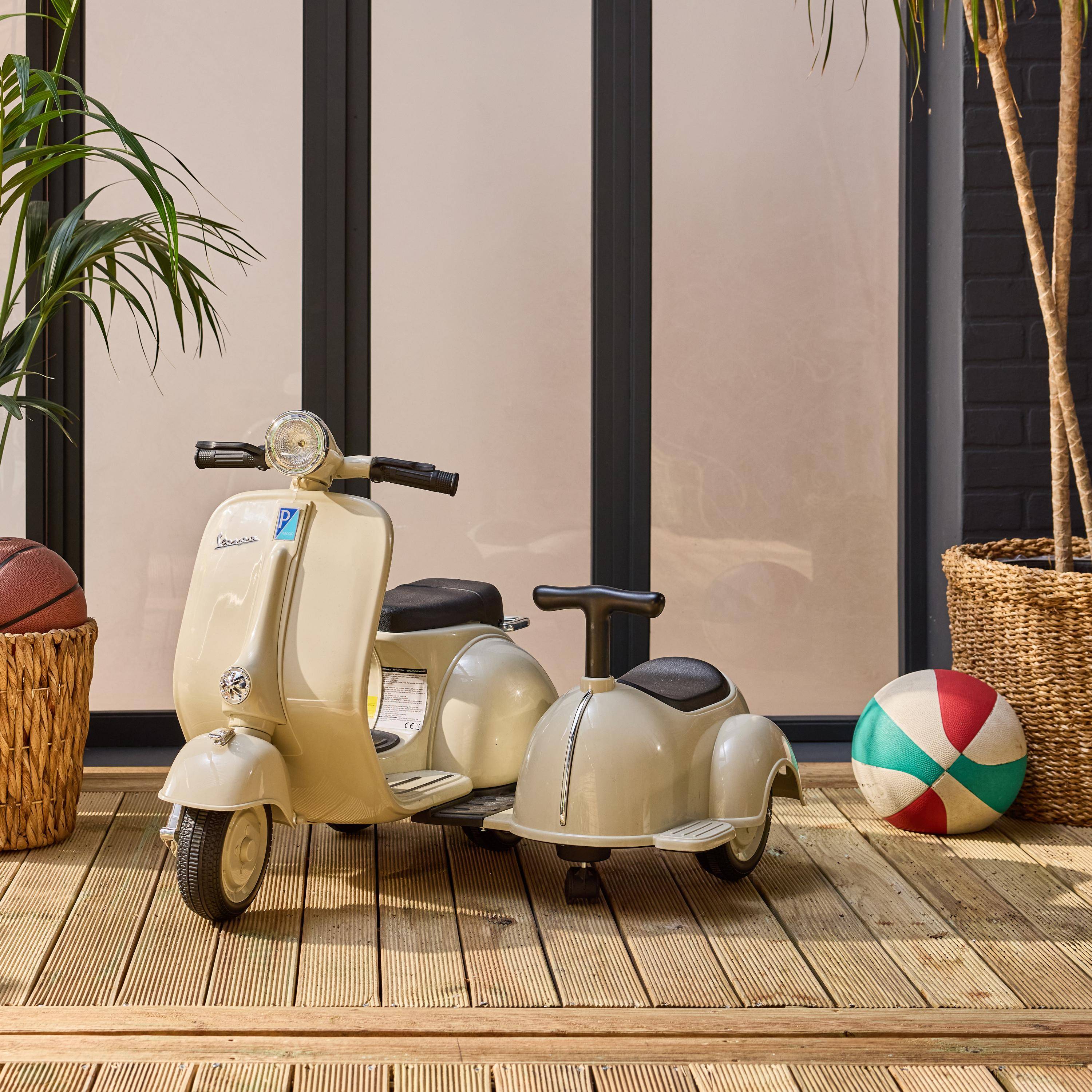 Elektrische scooter voor kinderen Vespa 12V beige, 1 plaats met zijspan,sweeek,Photo1