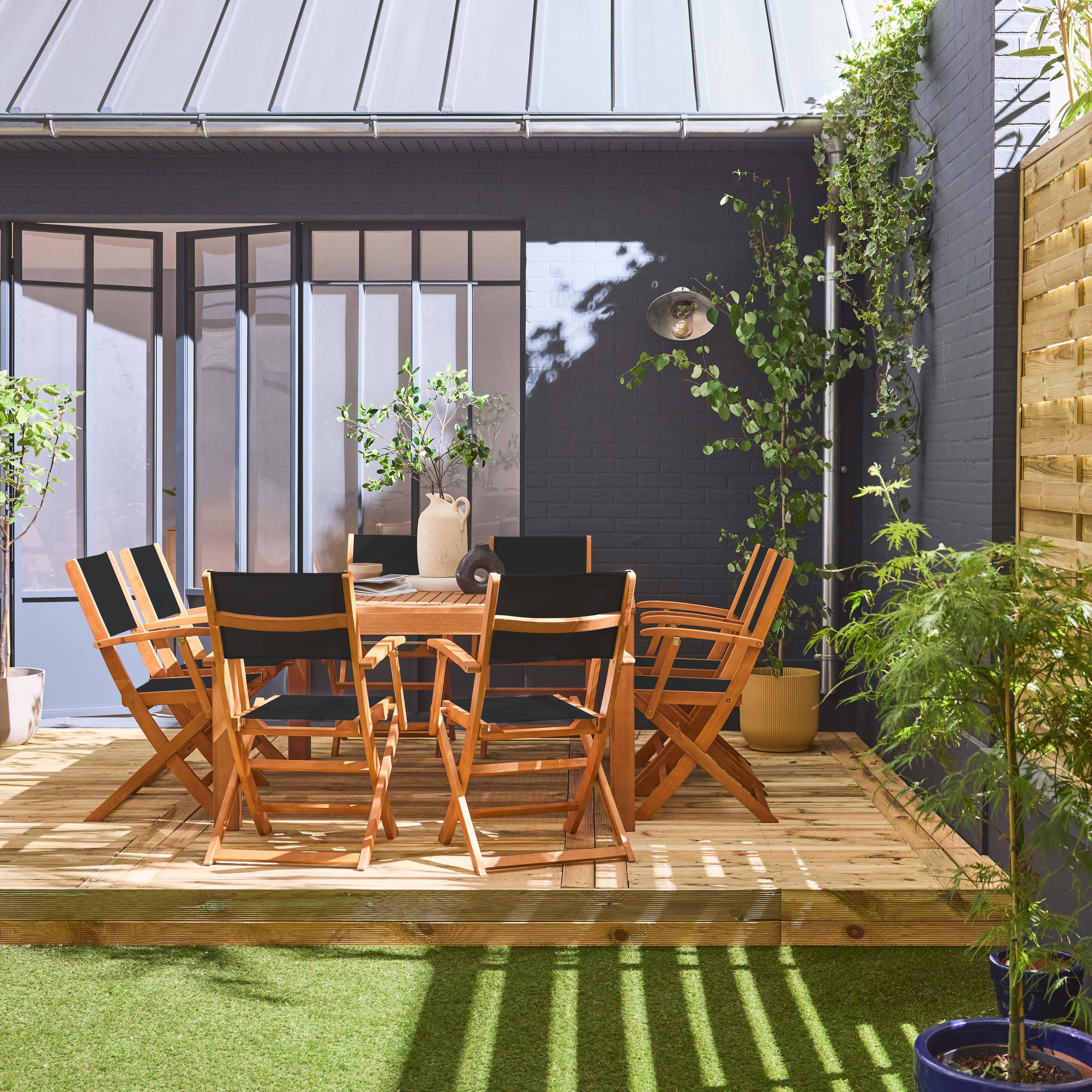 Table de jardin carrée, en bois d'eucalyptus FSC, avec trou de parasol + 8 fauteuils pliables noir Photo2